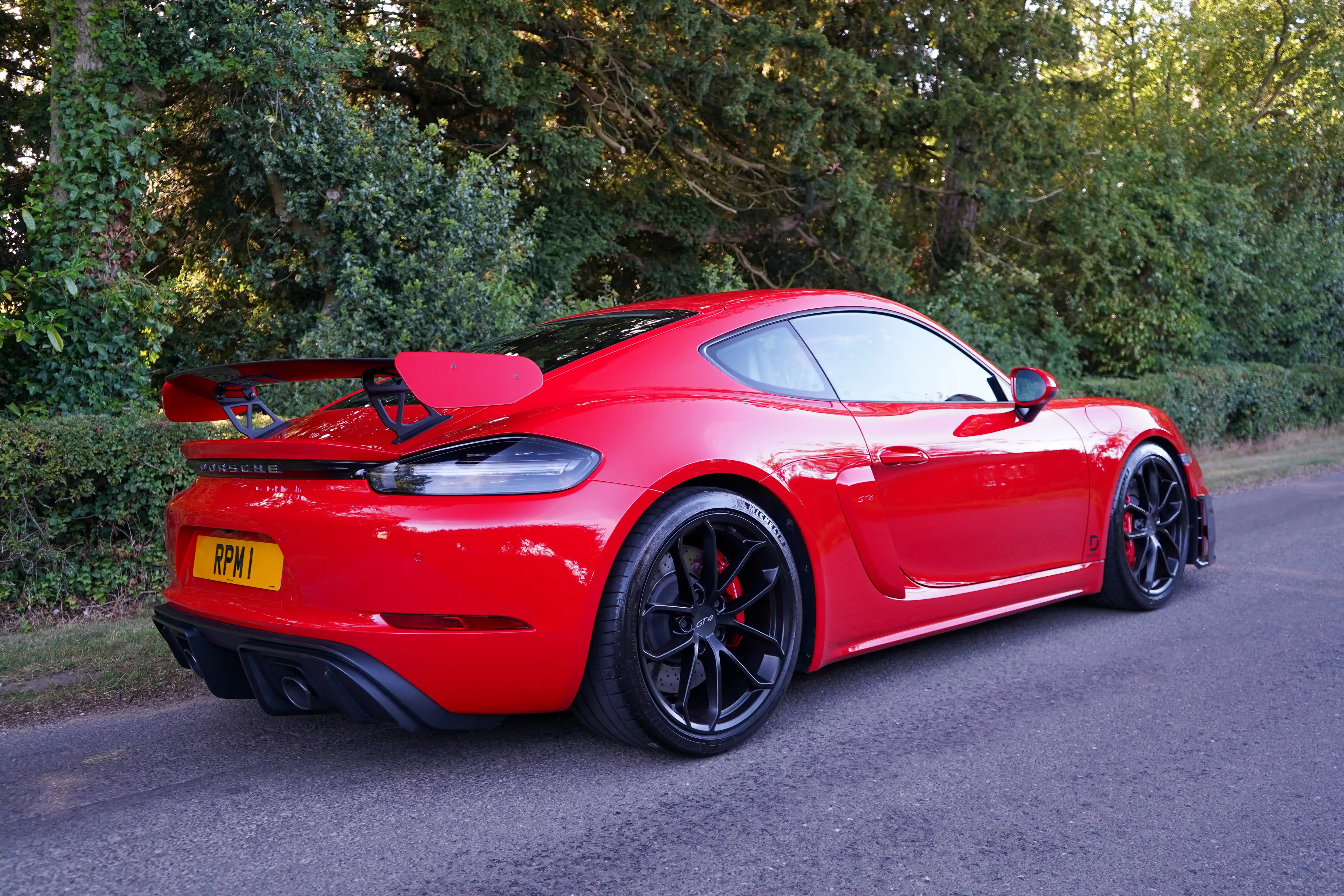 718 GT4 Rear Wing Endplates Pair (Visual Gloss Carbon Laquered)
