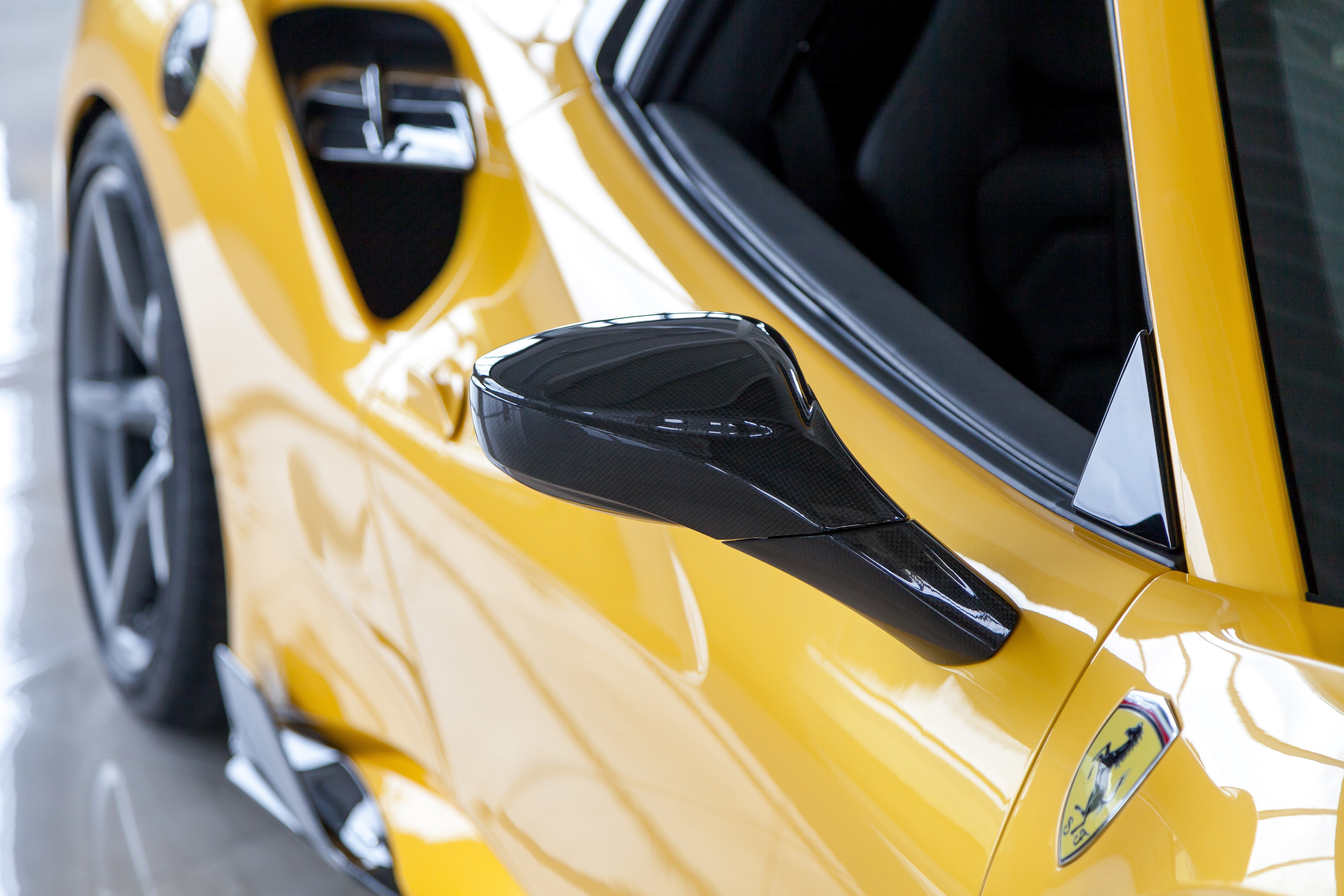 Ferrari 488/F8 - Carbon Fiber Mirrors