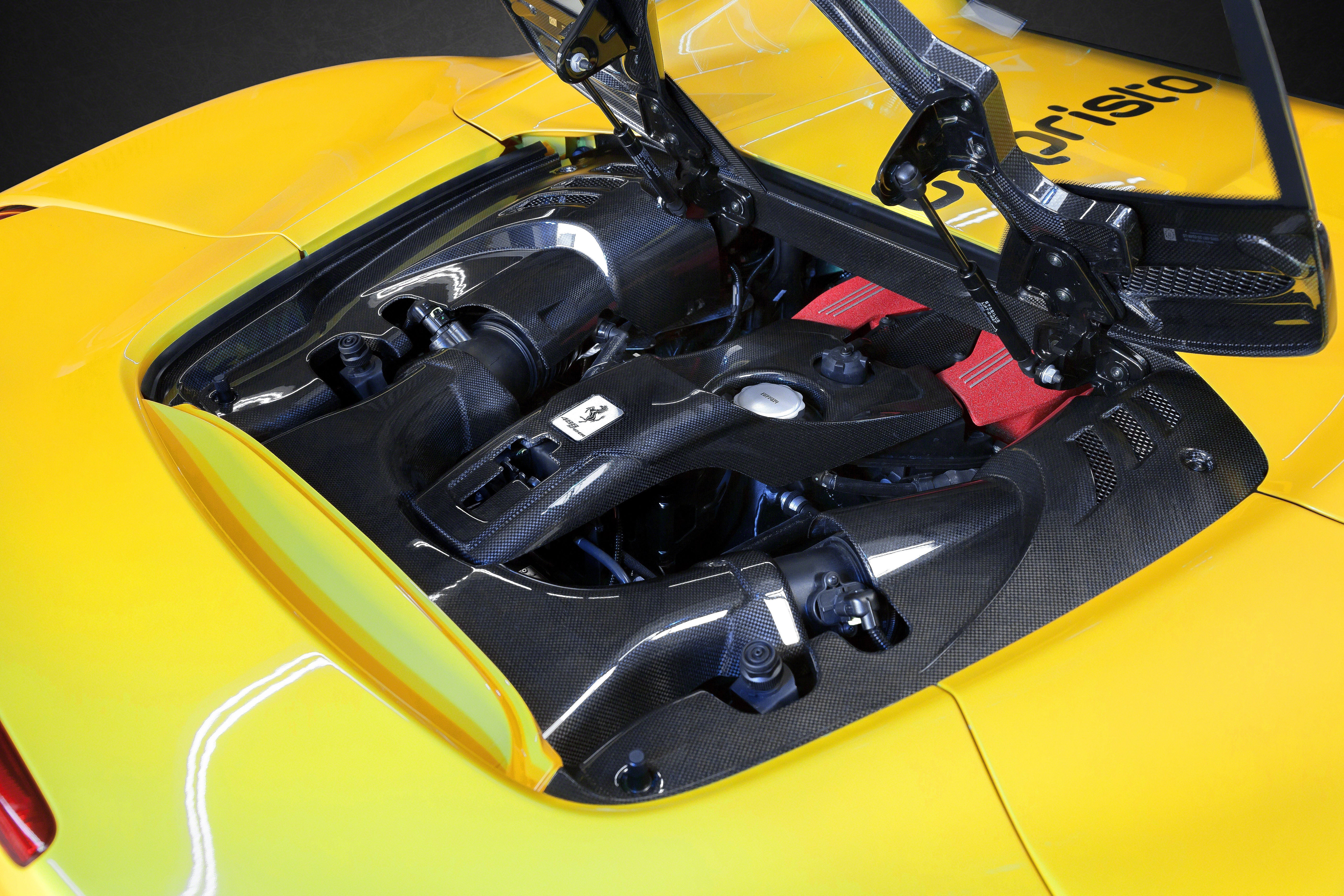 Ferrari 488 GTS/Pista - Carbon Fiber + Glass Bonnet
