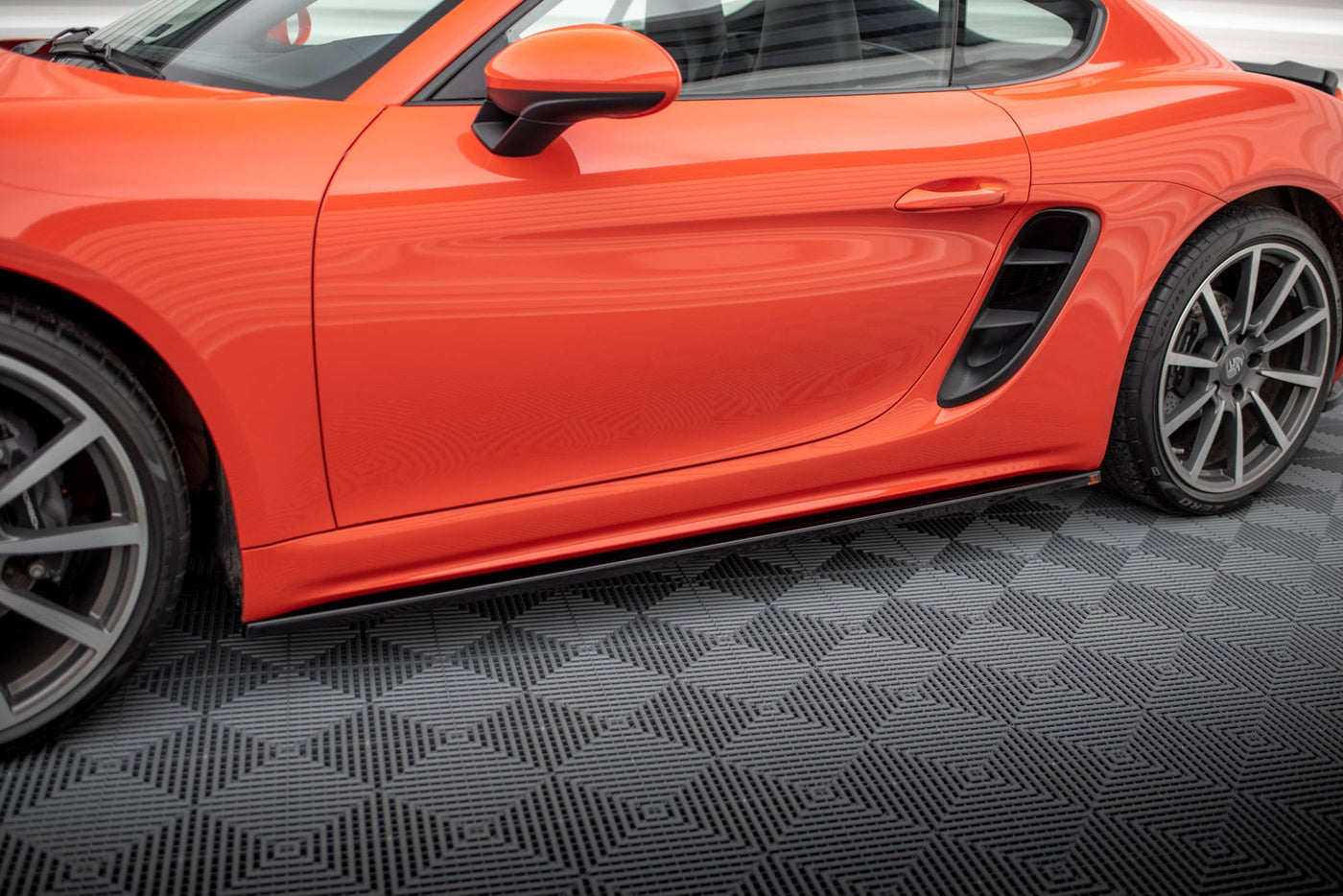 Porsche 718 Cayman Side Skirt Diffusers — vehicle view