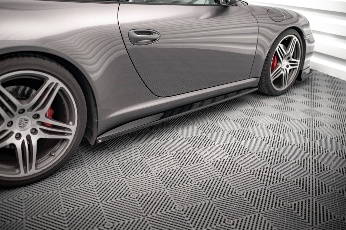 Porsche 911 (997.2) Carrera / GTS Side Skirt Diffusers — vehicle view