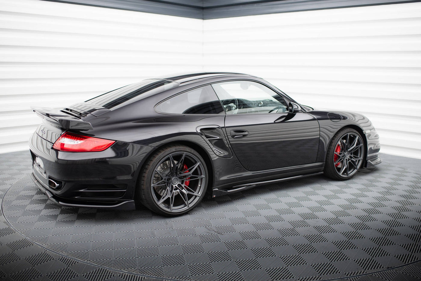 Porsche 911 (997) Turbo Side Skirt Diffusers — vehicle view