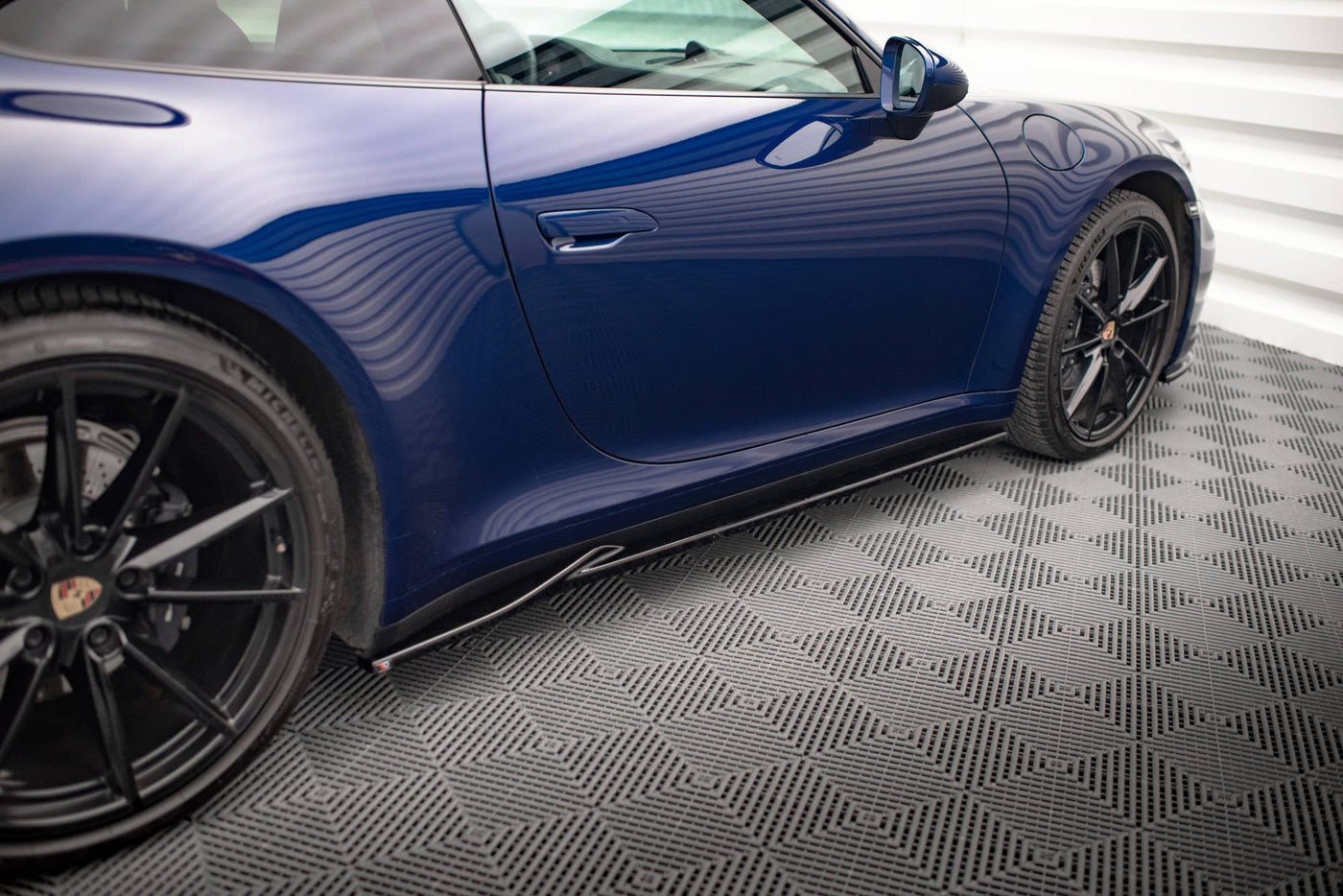 Porsche 911 (992) Carrera Aero / GTS Side Skirt Diffusers V1 — vehicle view