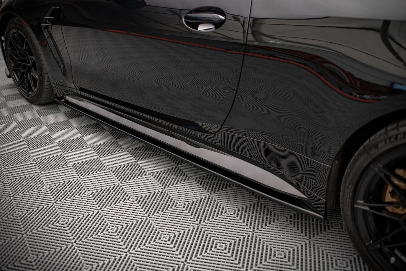 BMW M4 (G82) Side Skirt Diffusers V2 — vehicle view