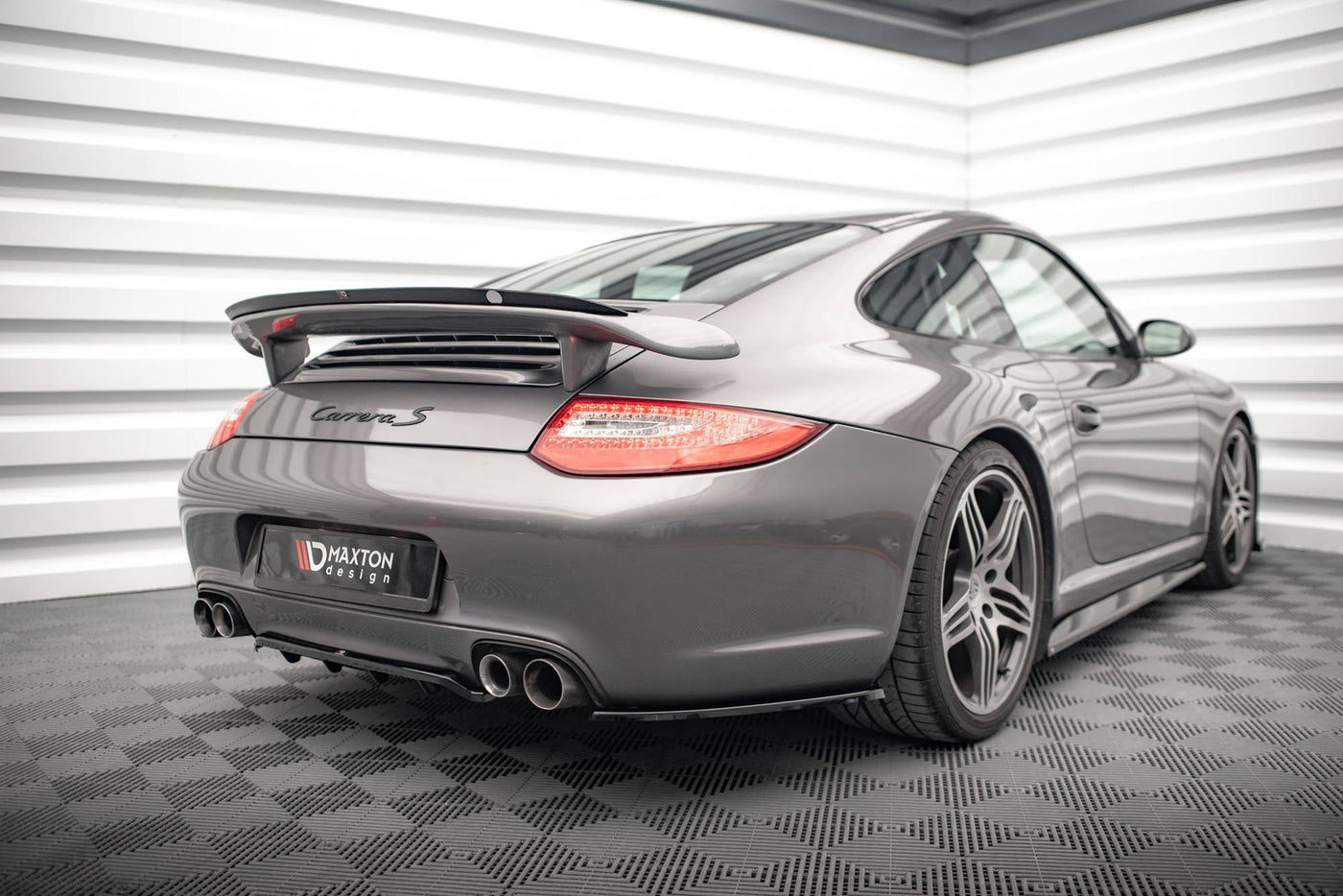 Porsche 911 (997.2) Carrera / GTS Rear Splitter — vehicle view