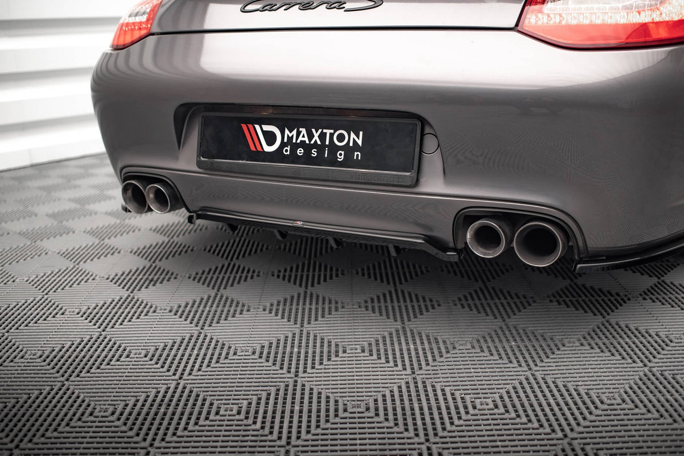 Porsche 911 (997.2) Carrera / GTS Rear Splitter — vehicle view