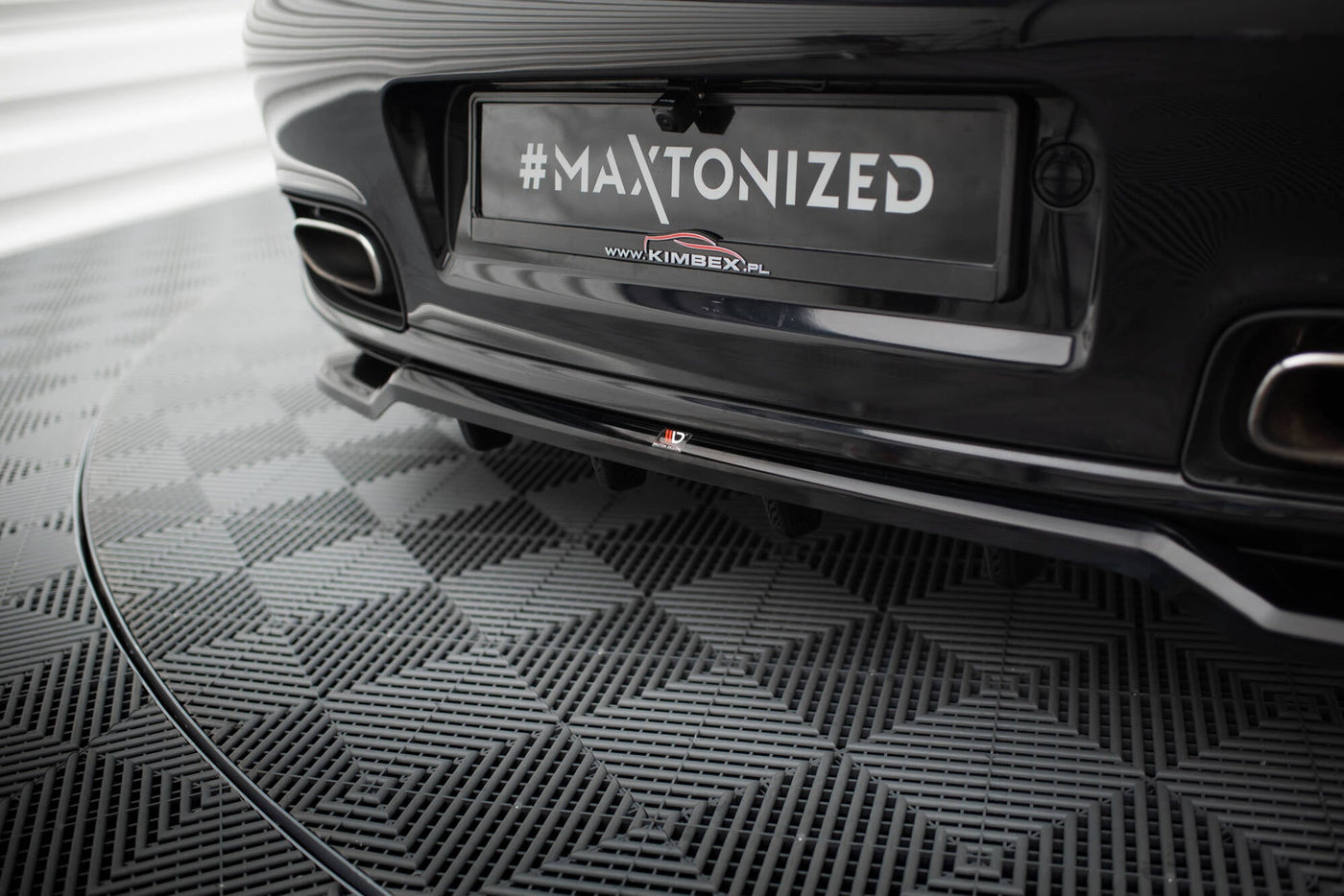 Porsche 911 (997) Turbo Rear Splitter — vehicle view