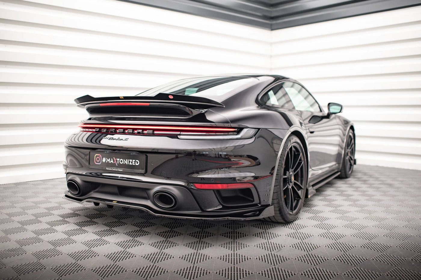 Porsche 911 (992) Turbo S Rear Splitter — vehicle view