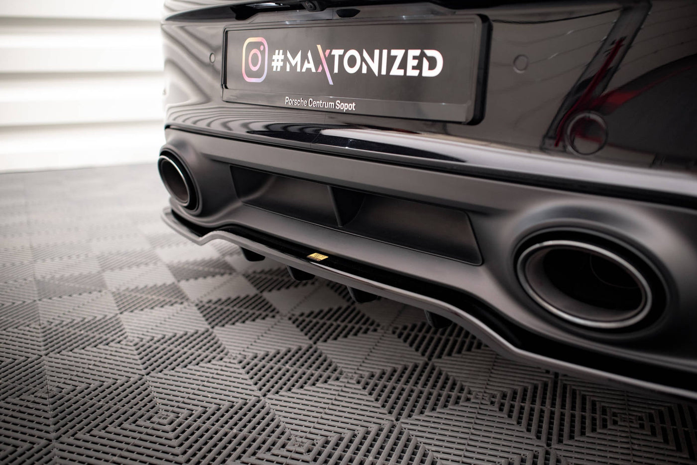 Porsche 911 (992) Turbo S Rear Splitter — vehicle view