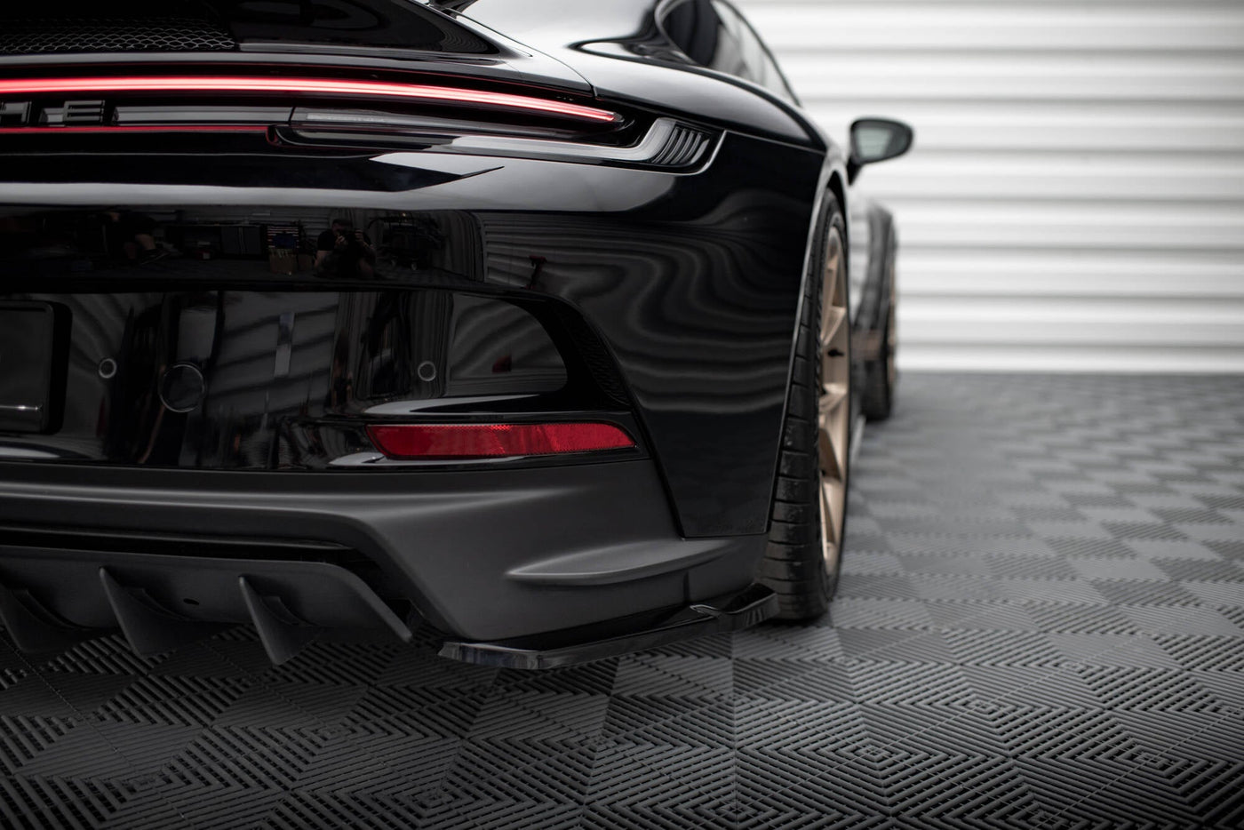 Porsche 911 (992) GT3 Rear Side Splitters — vehicle view