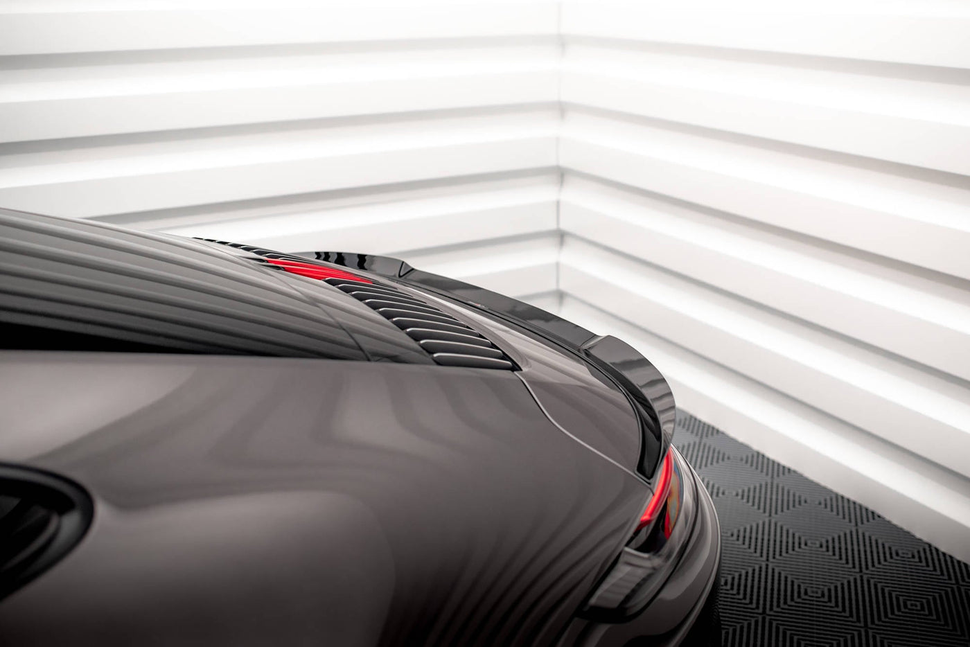 Porsche 911 (992) Carrera 4S Spoiler Cap — vehicle view