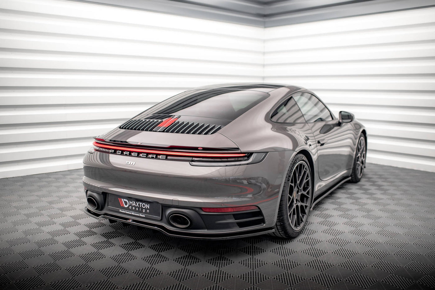 Porsche 911 (992) Carrera 4S Spoiler Cap — vehicle view