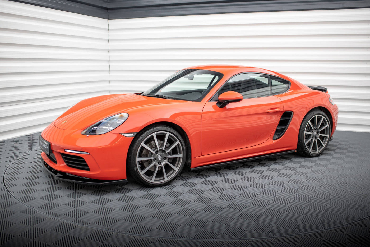 Porsche 718 Cayman Full Splitter Set — vehicle view
