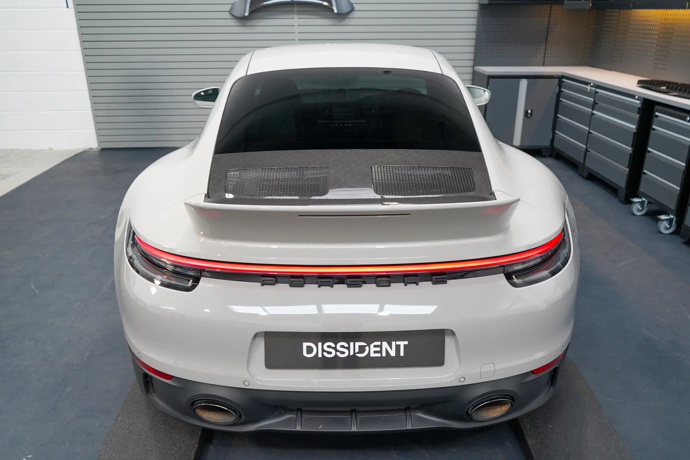 992 Engine Cover (With 3rd Brake Light Aperture) - Gloss Visual Carbon (Herringbone)