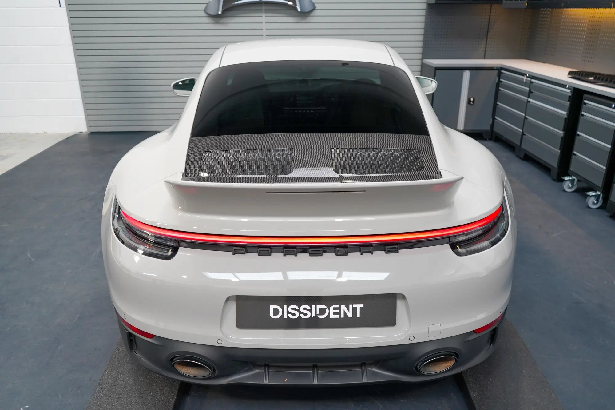 992 Engine Cover (With 3rd Brake Light Aperture) - Gloss Visual Carbon (Herringbone)