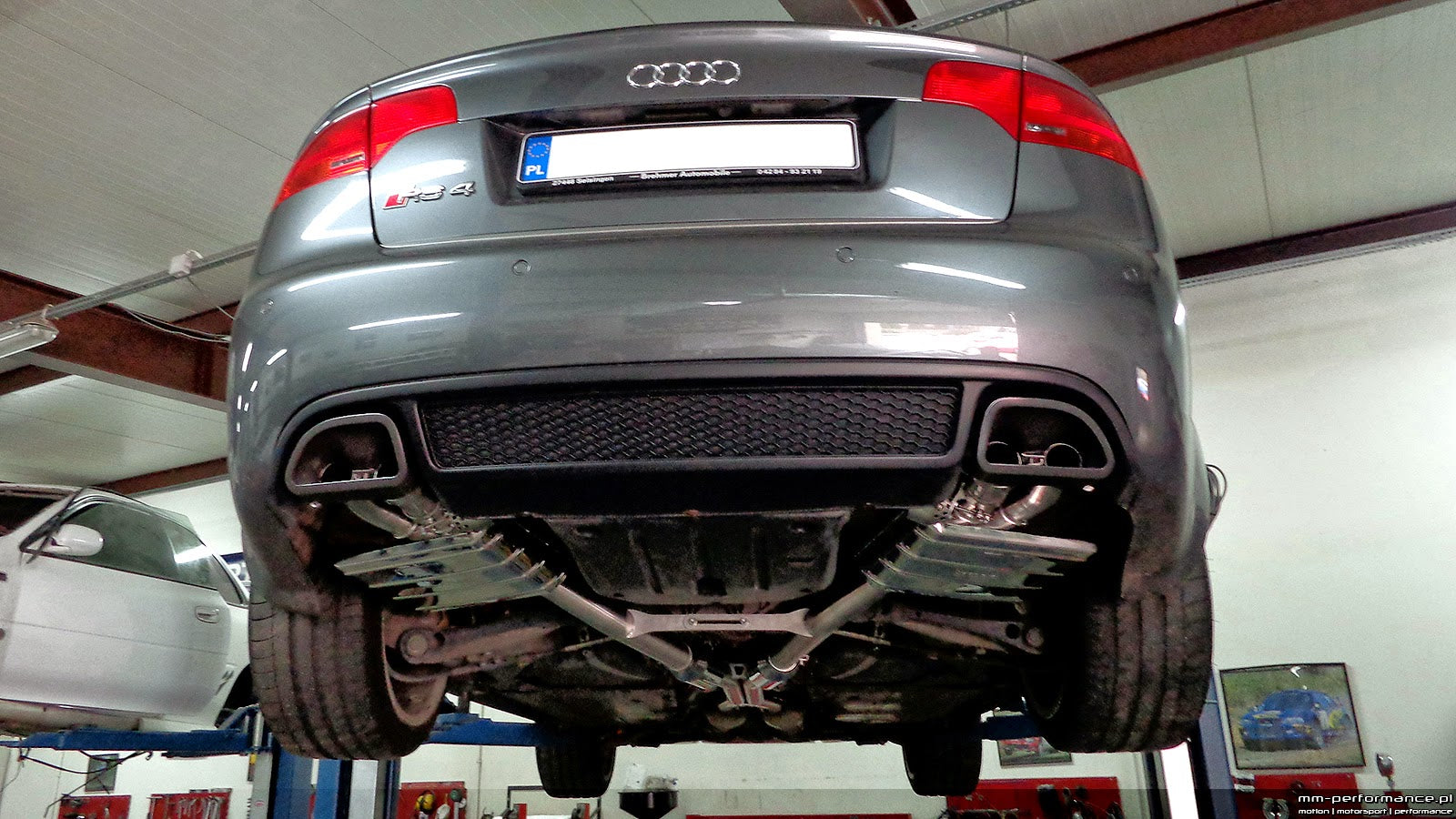 Audi RS4 (B7) - Valved Exhaust + MidPipes