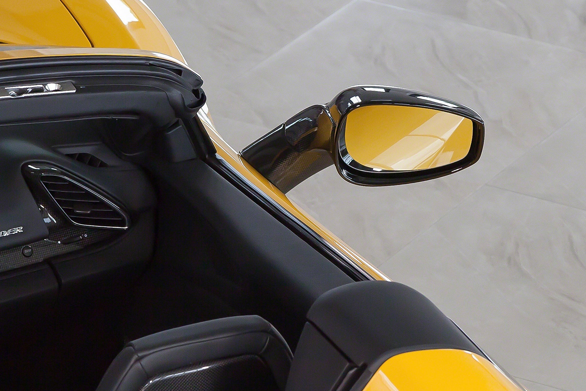 Ferrari 488/F8 - Carbon Fiber Mirrors