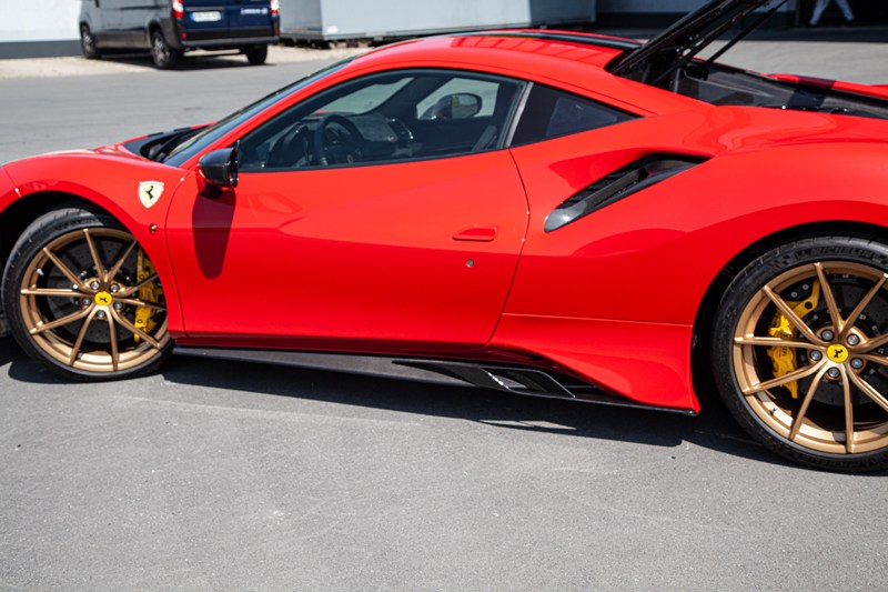 Ferrari 488/F8 - Carbon Fiber Side Skirts (With Wings)