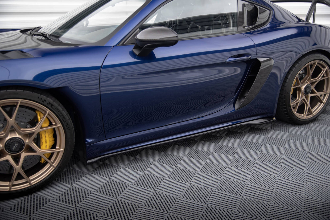 Porsche 718 Cayman GT4 RS Side Skirt Diffusers — vehicle view