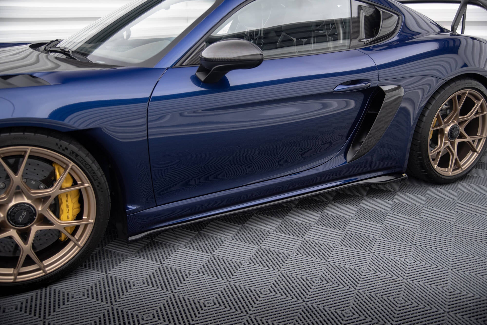 Porsche 718 Cayman GT4 RS Side Skirt Diffusers — vehicle view