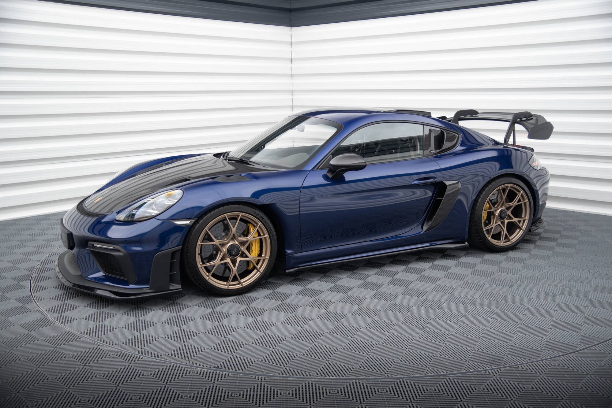 Porsche 718 Cayman GT4 RS Side Skirt Diffusers — vehicle view