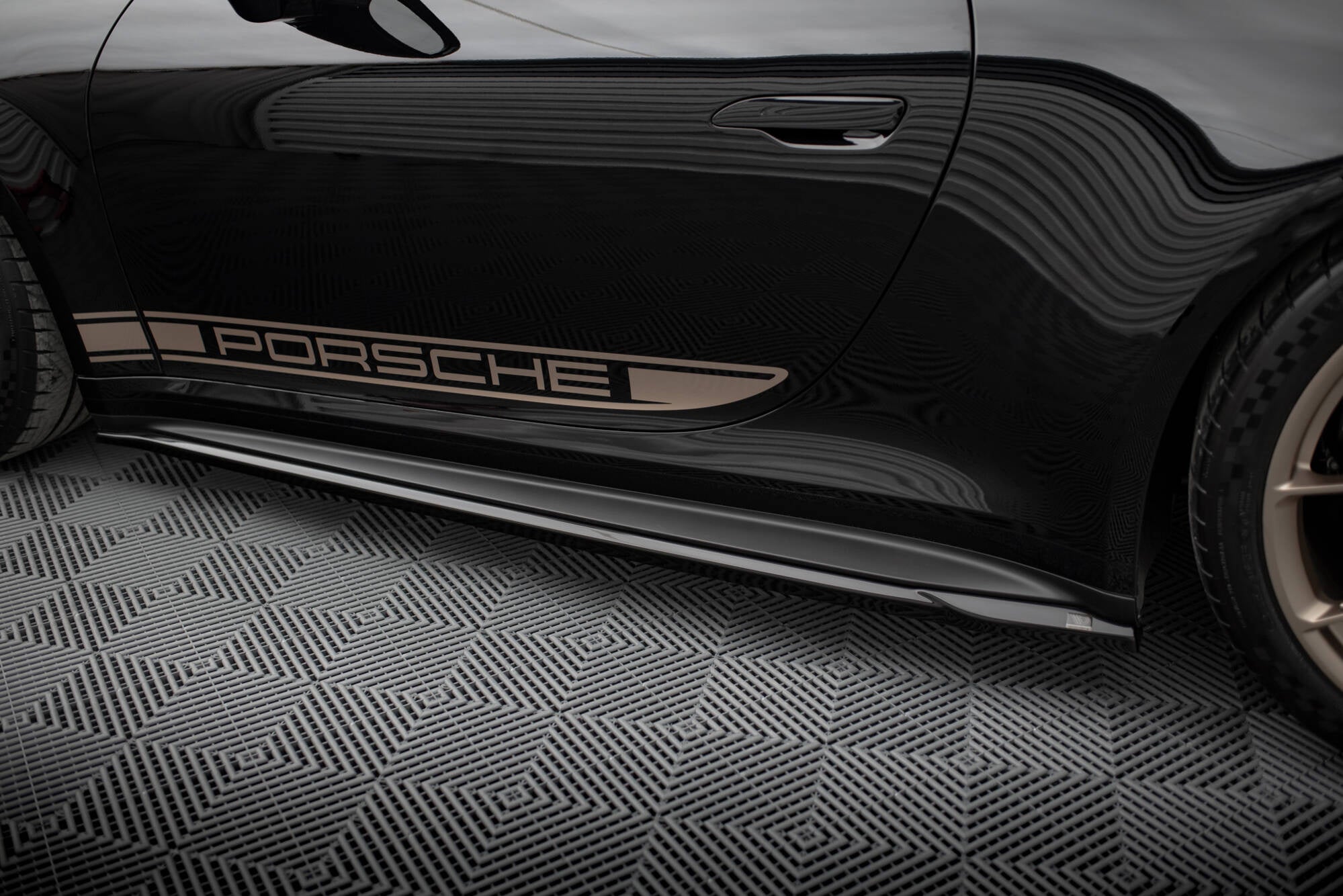Porsche 911 (992) GT3 Side Skirt Diffusers — vehicle view