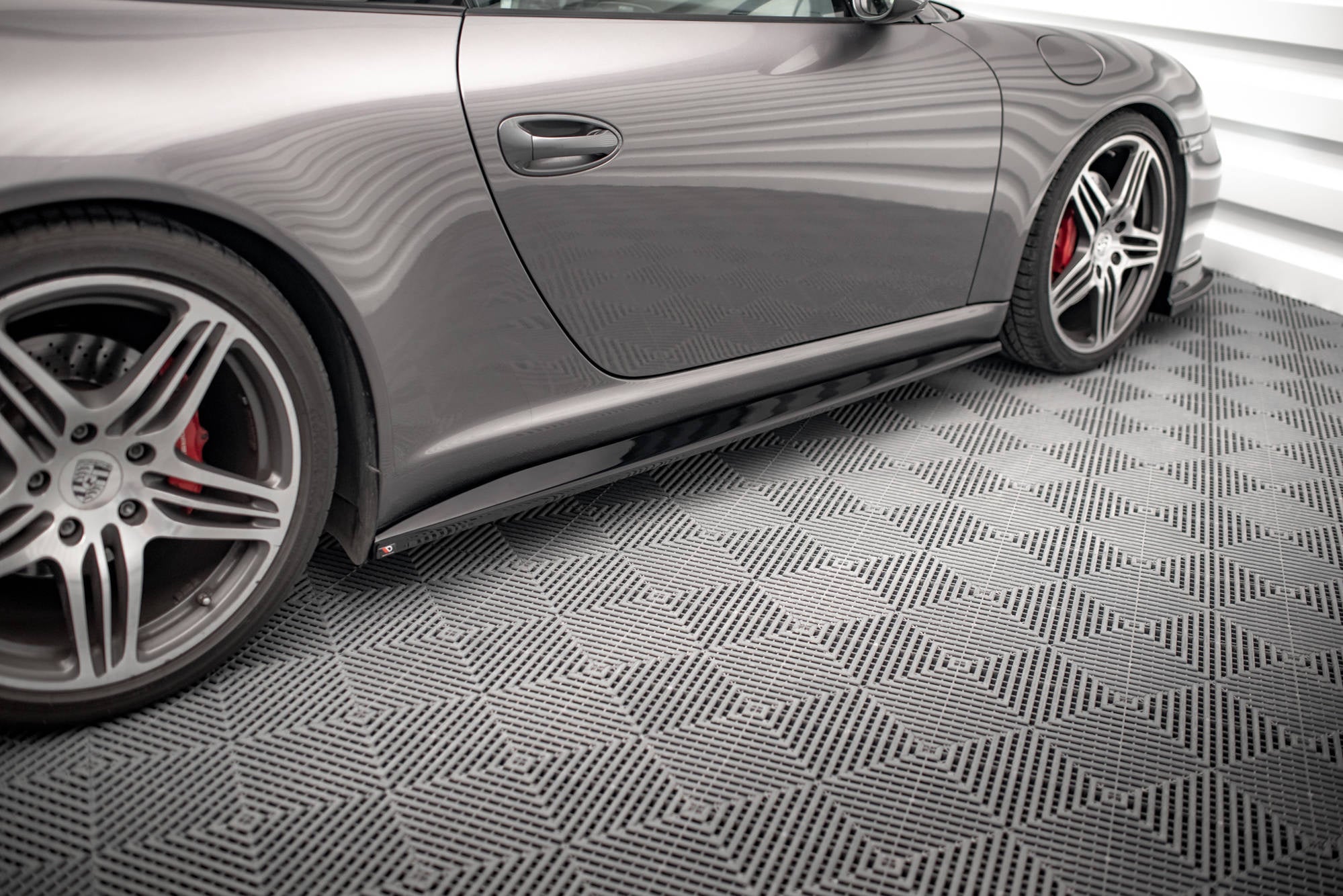 Porsche 911 (997.2) Carrera / GTS Side Skirt Diffusers — vehicle view