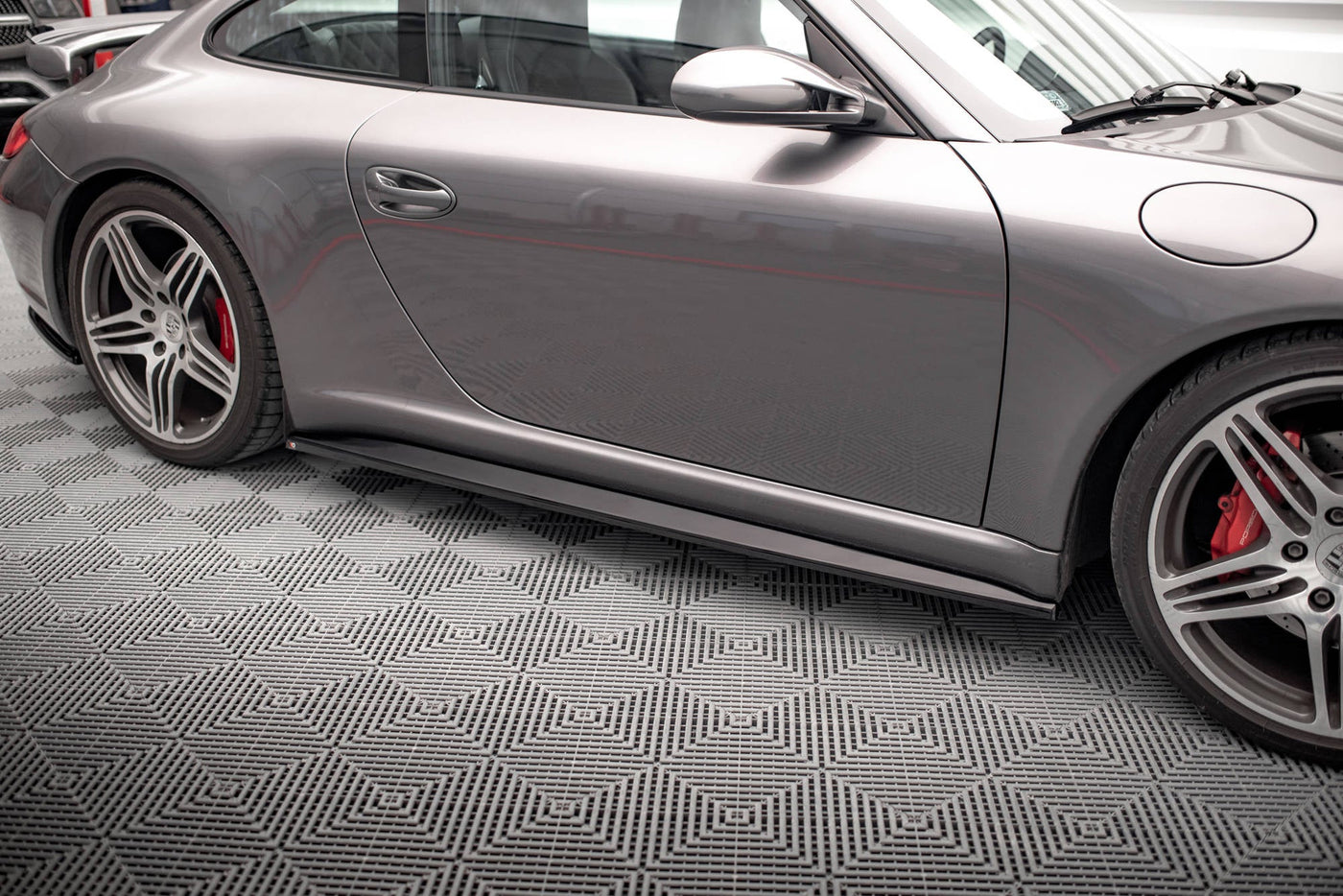 Porsche 911 (997.2) Carrera / GTS Side Skirt Diffusers — vehicle view