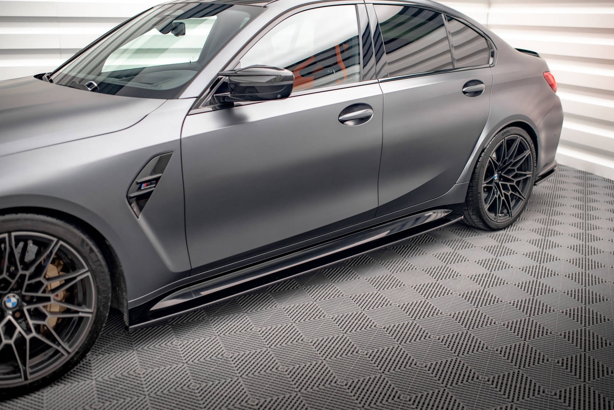BMW M3 (G80) Side Skirt Diffusers V1 — vehicle view