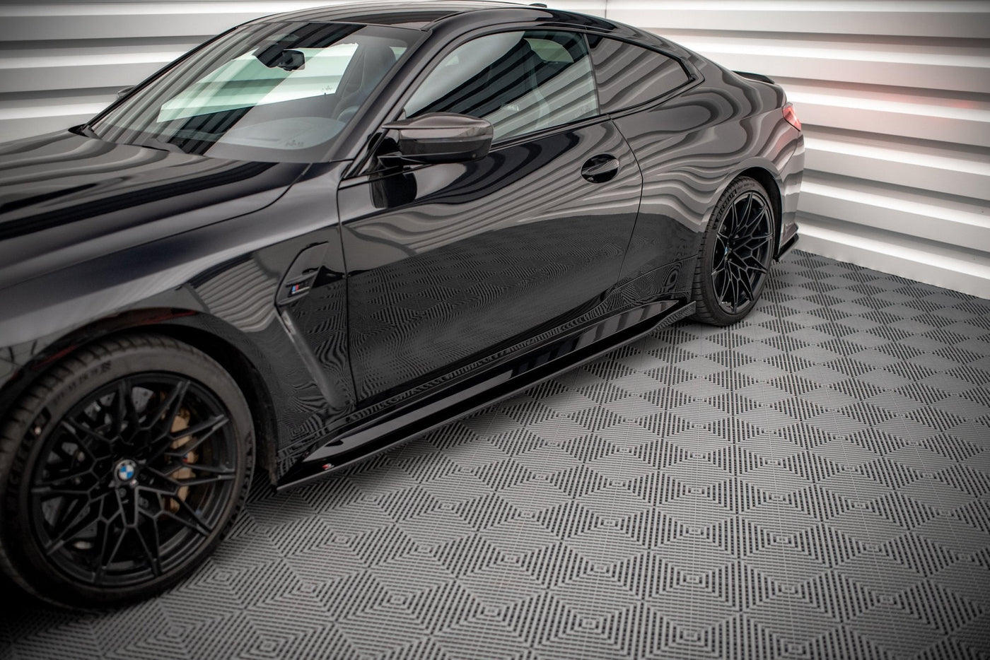 BMW M4 (G82) Side Skirt Diffusers V1 — vehicle view