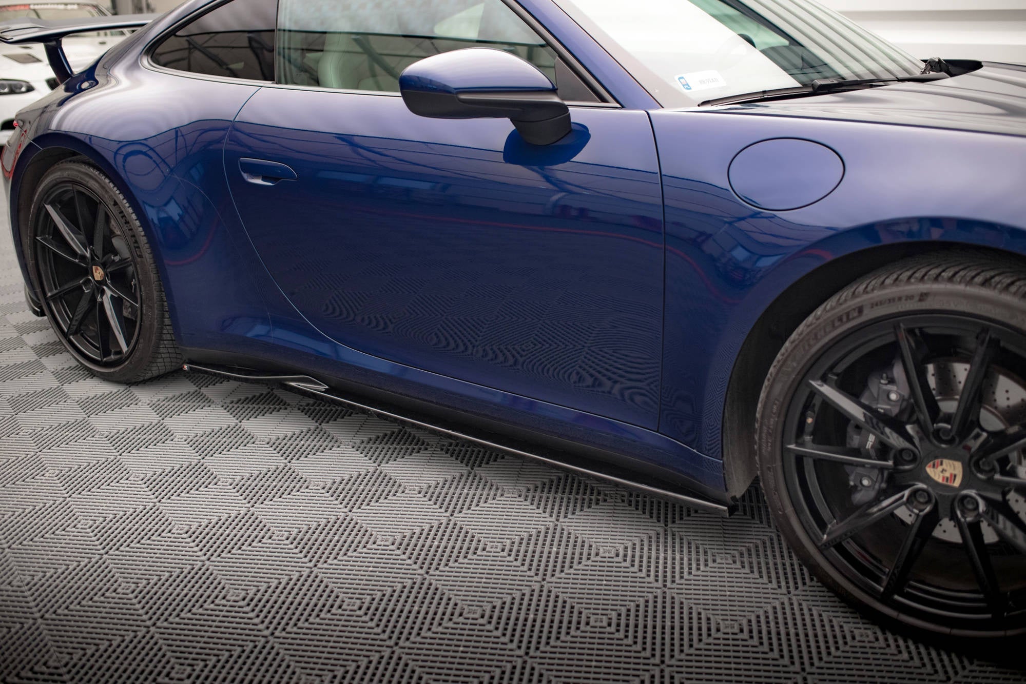 Porsche 911 (992) Carrera Aero / GTS Side Skirt Diffusers V1 — vehicle view