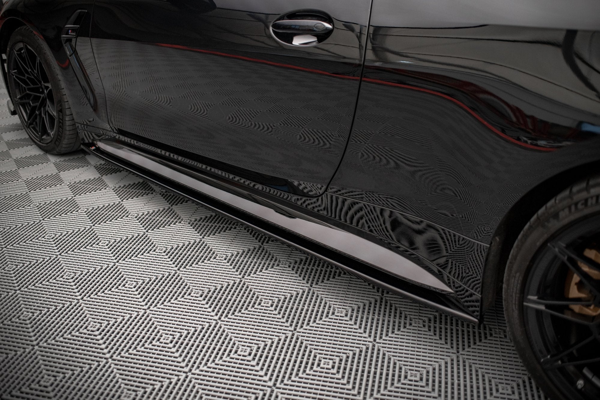 BMW M4 (G82) Side Skirt Diffusers V2 — vehicle view
