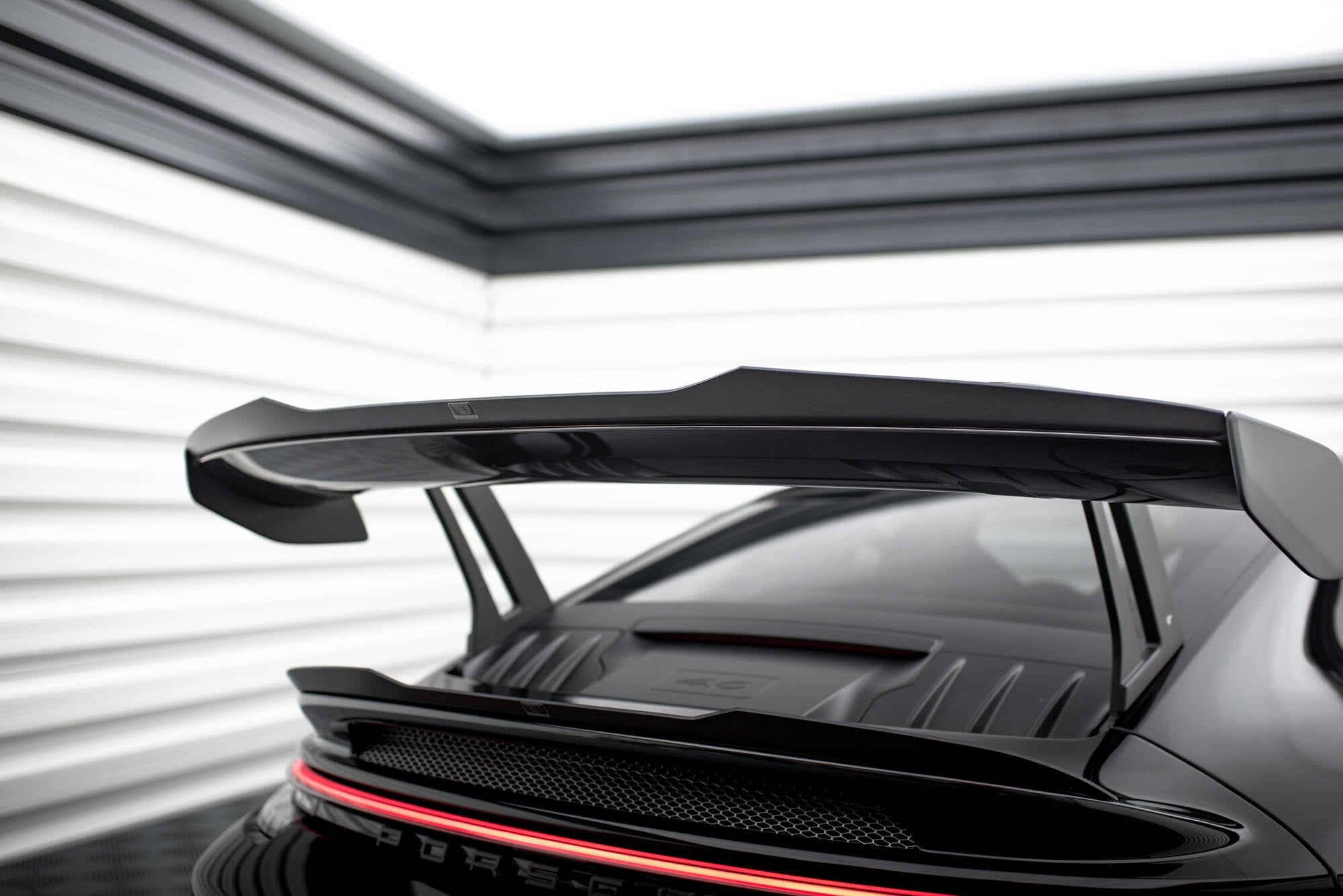 Porsche 911 (992) GT3 Upper Spoiler Cap — vehicle view
