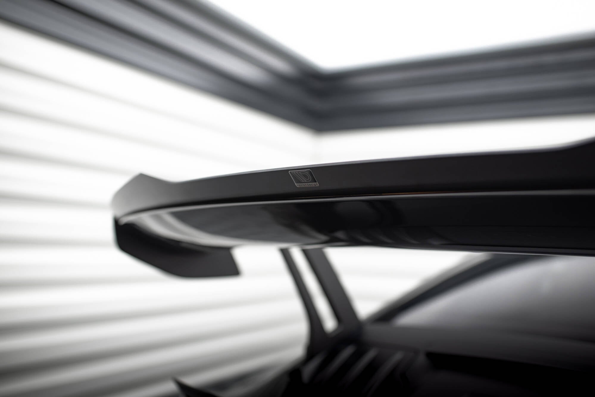 Porsche 911 (992) GT3 Upper Spoiler Cap — vehicle view