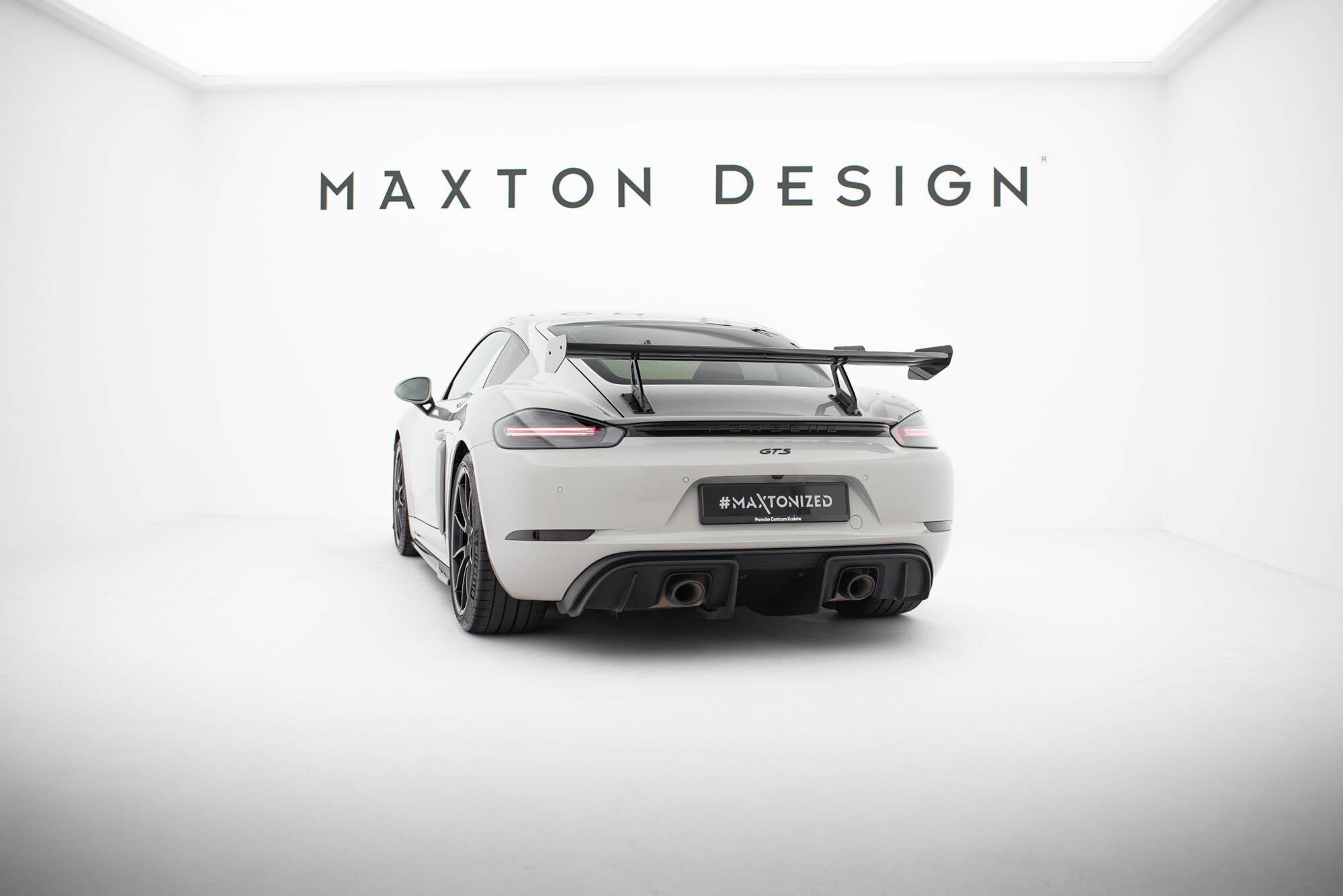 Porsche 718 Cayman Carbon Rear Wing — Swan Neck Mount — vehicle view (V1)