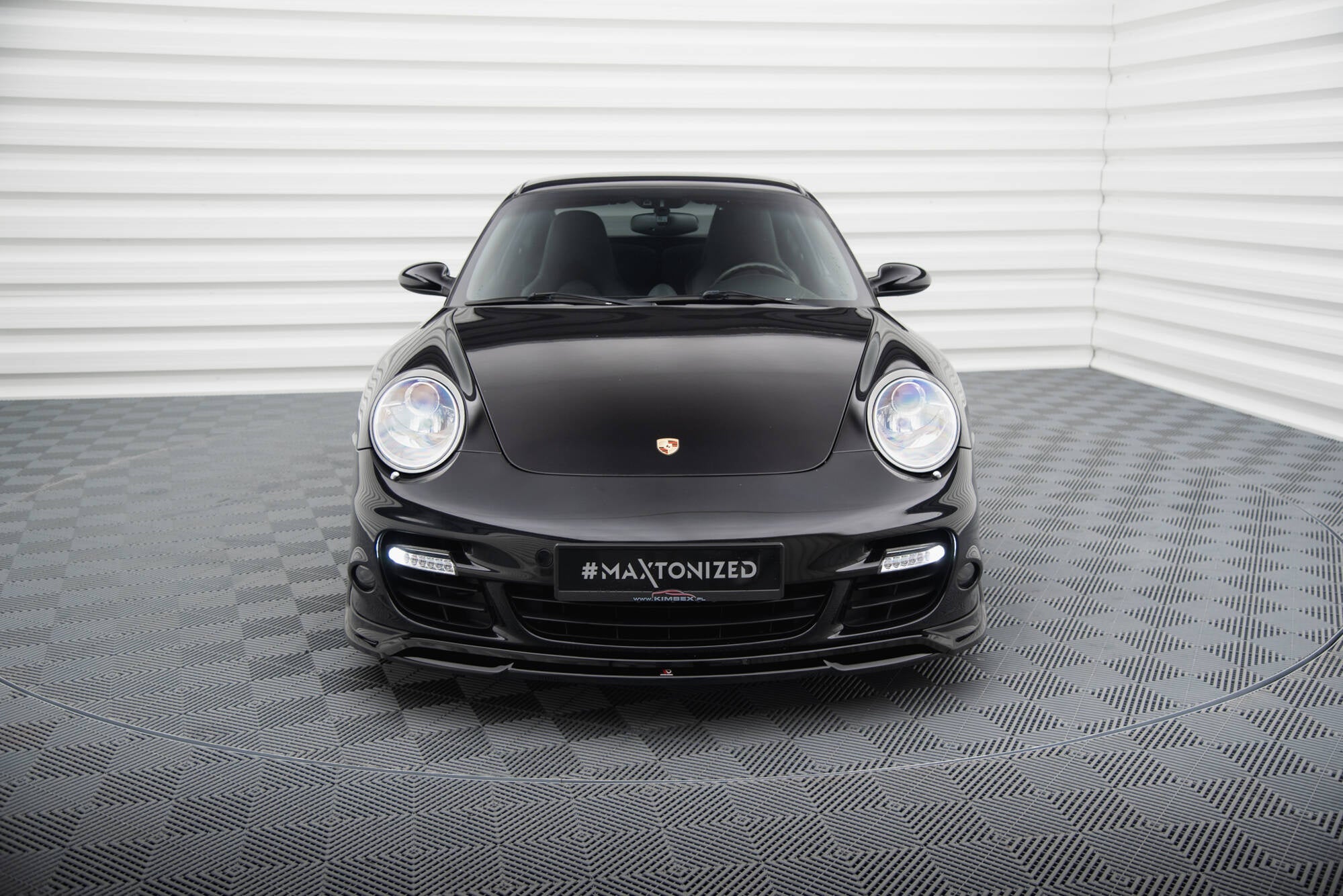 Porsche 911 (997) Turbo Front Splitter — vehicle view
