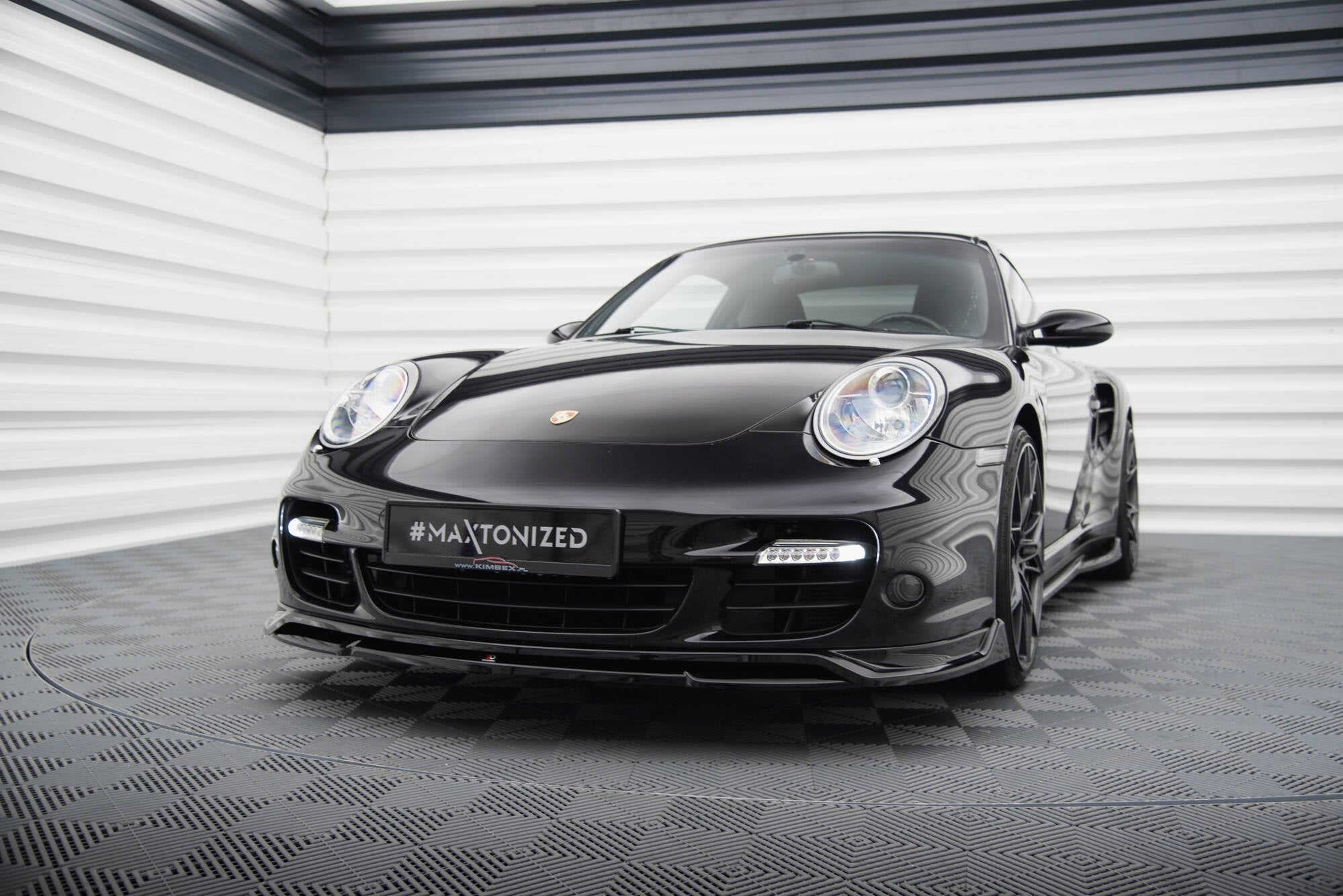 Porsche 911 (997) Turbo Front Splitter — vehicle view