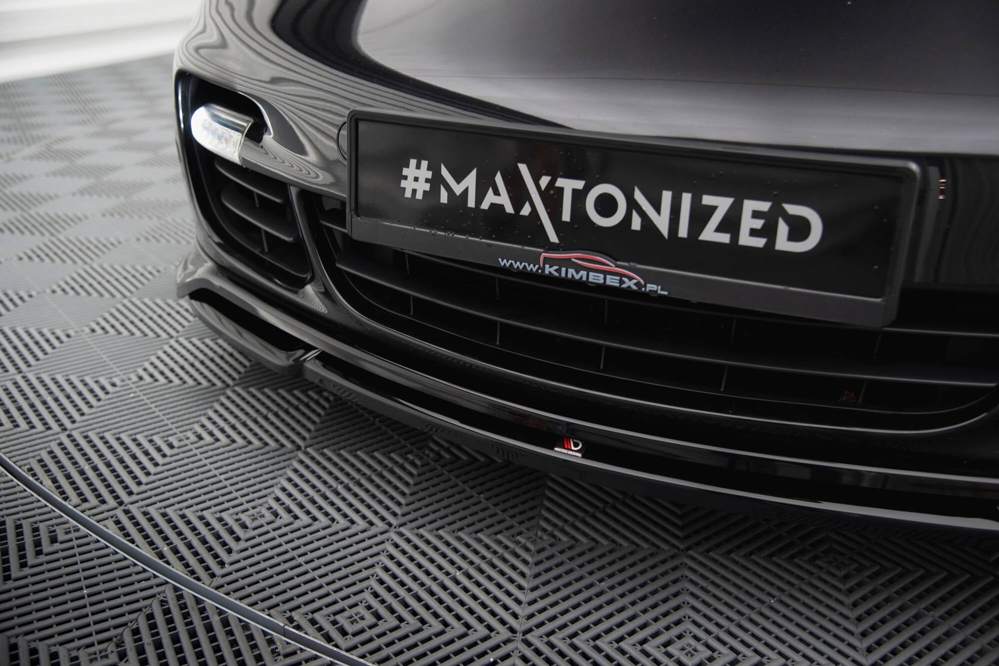 Porsche 911 (997) Turbo Front Splitter — vehicle view