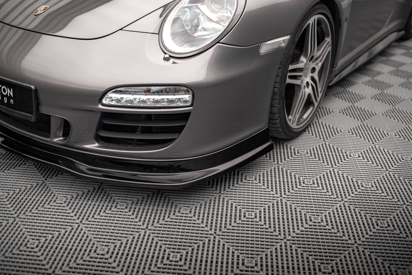 Porsche 911 (997.2) Carrera GTS Front Splitter V1 — vehicle view