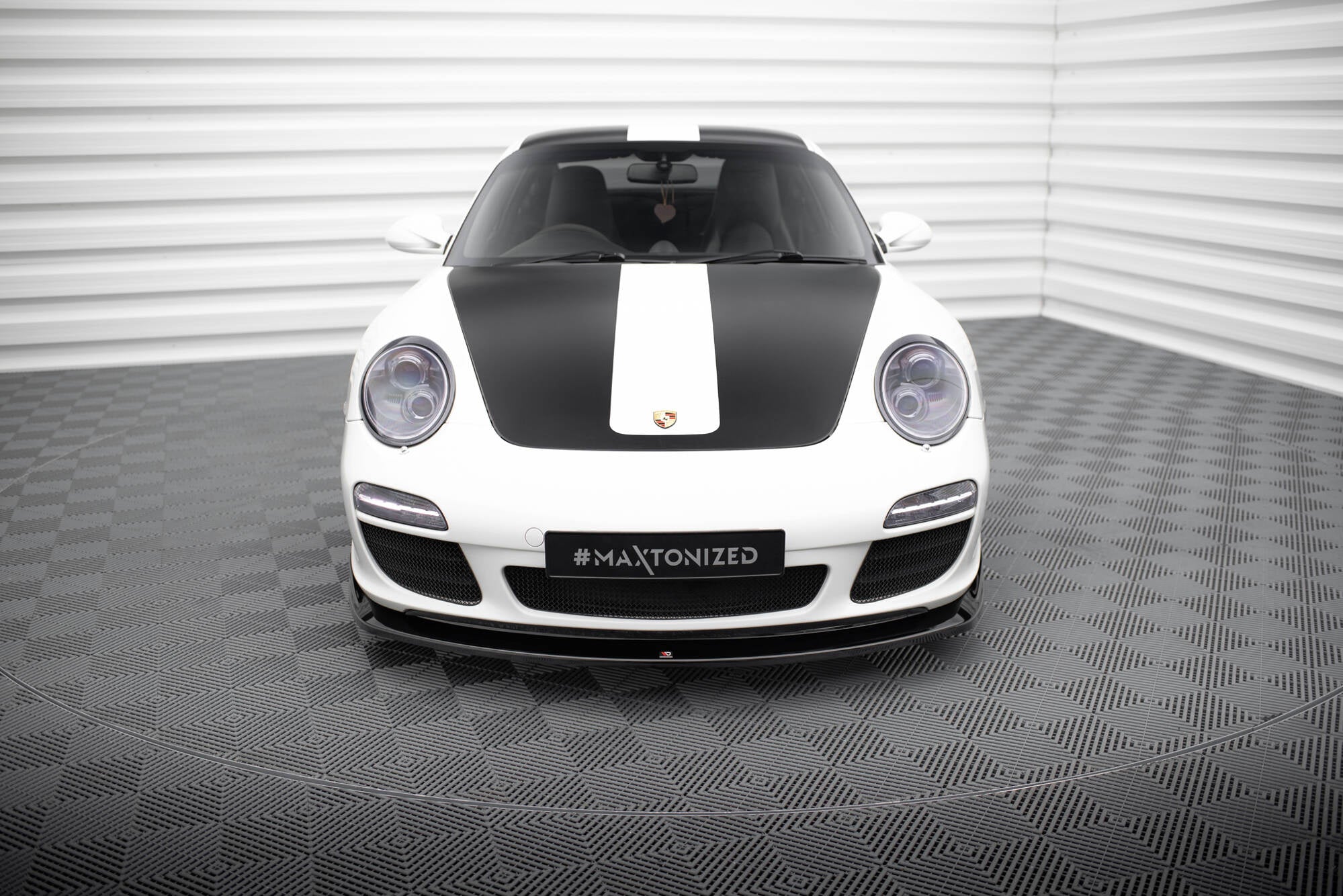 Porsche 911 (997.2) Carrera Front Splitter V2 — vehicle view