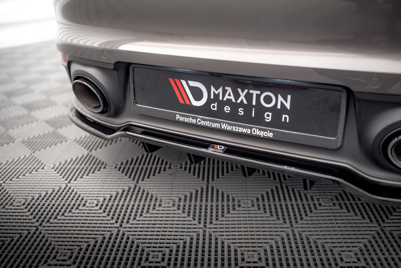 Porsche 911 (992) Carrera 4S Rear Splitter — vehicle view