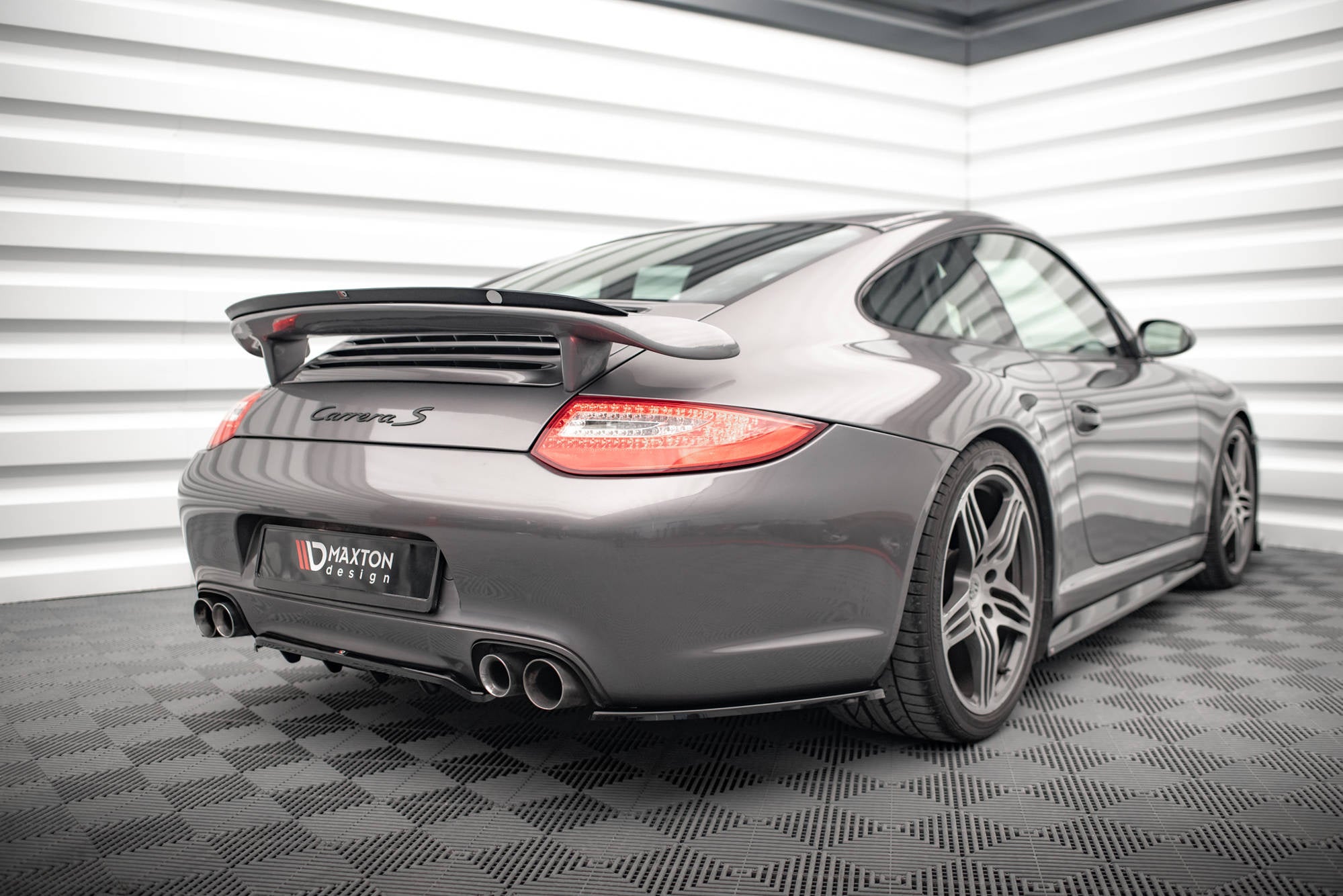 Porsche 911 (997.2) Carrera / GTS Rear Splitter — vehicle view