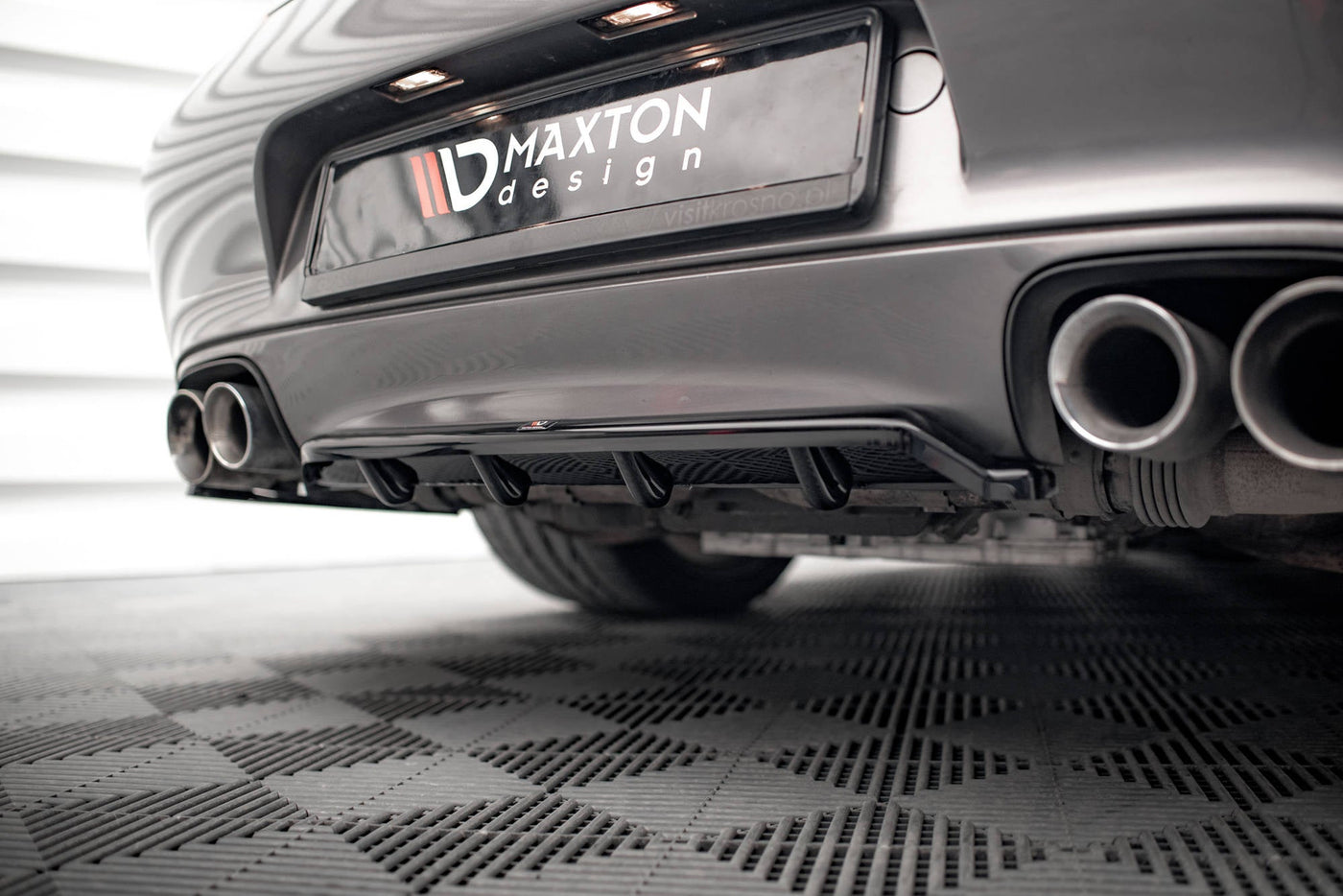 Porsche 911 (997.2) Carrera / GTS Rear Splitter — vehicle view
