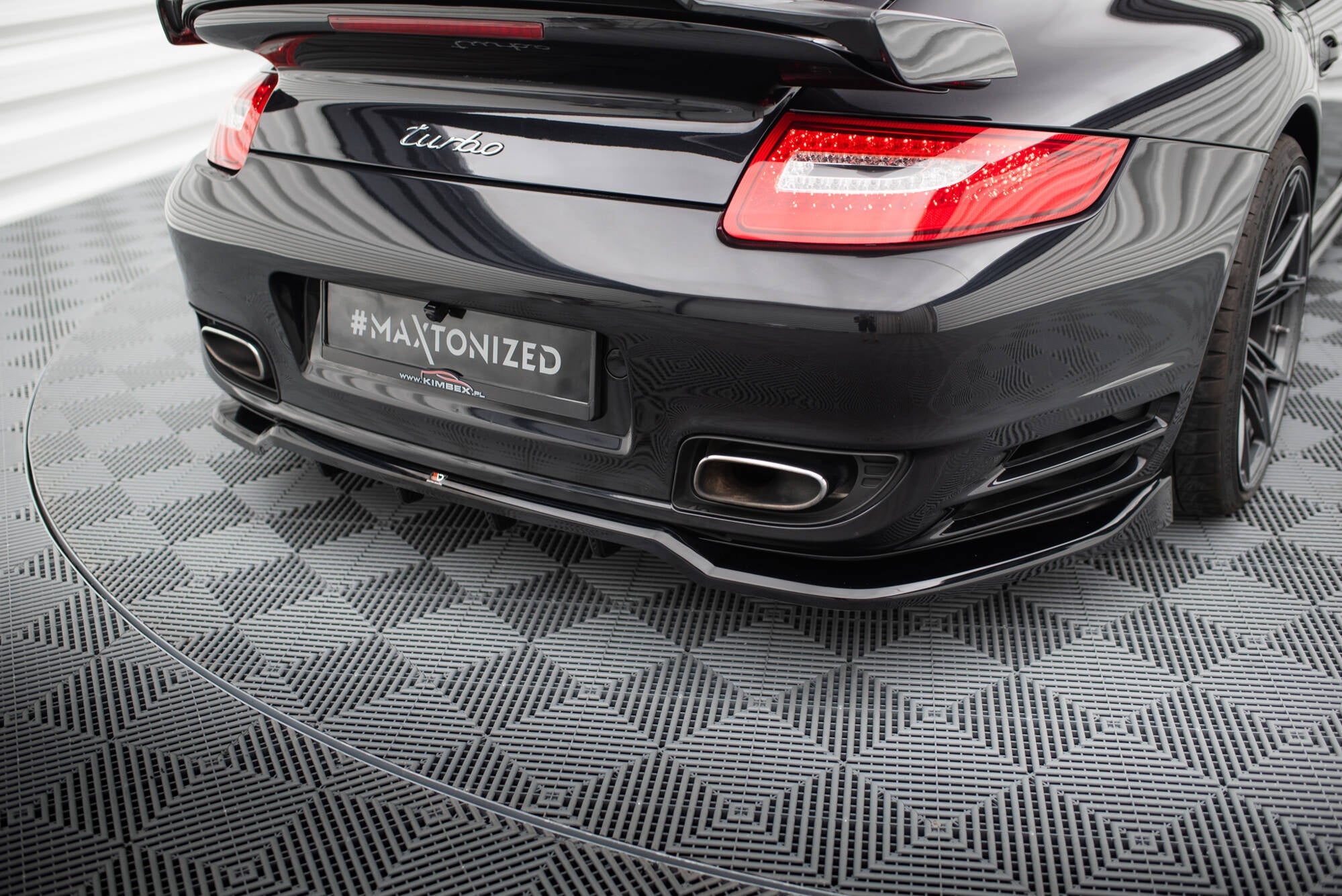 Porsche 911 (997) Turbo Rear Splitter — vehicle view