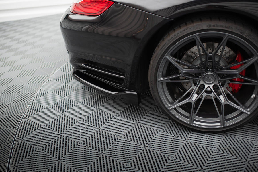 Porsche 911 (997) Turbo Rear Splitter — vehicle view