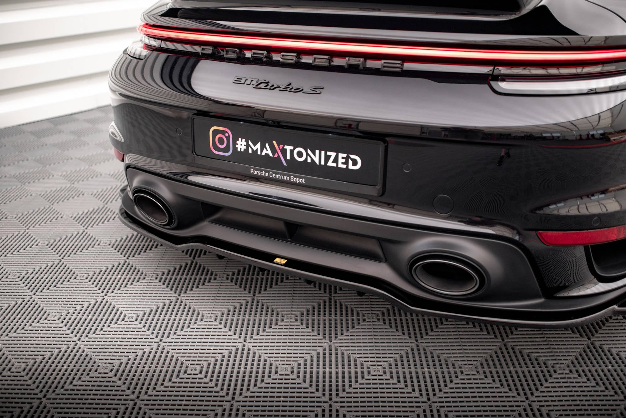 Porsche 911 (992) Turbo S Rear Splitter — vehicle view