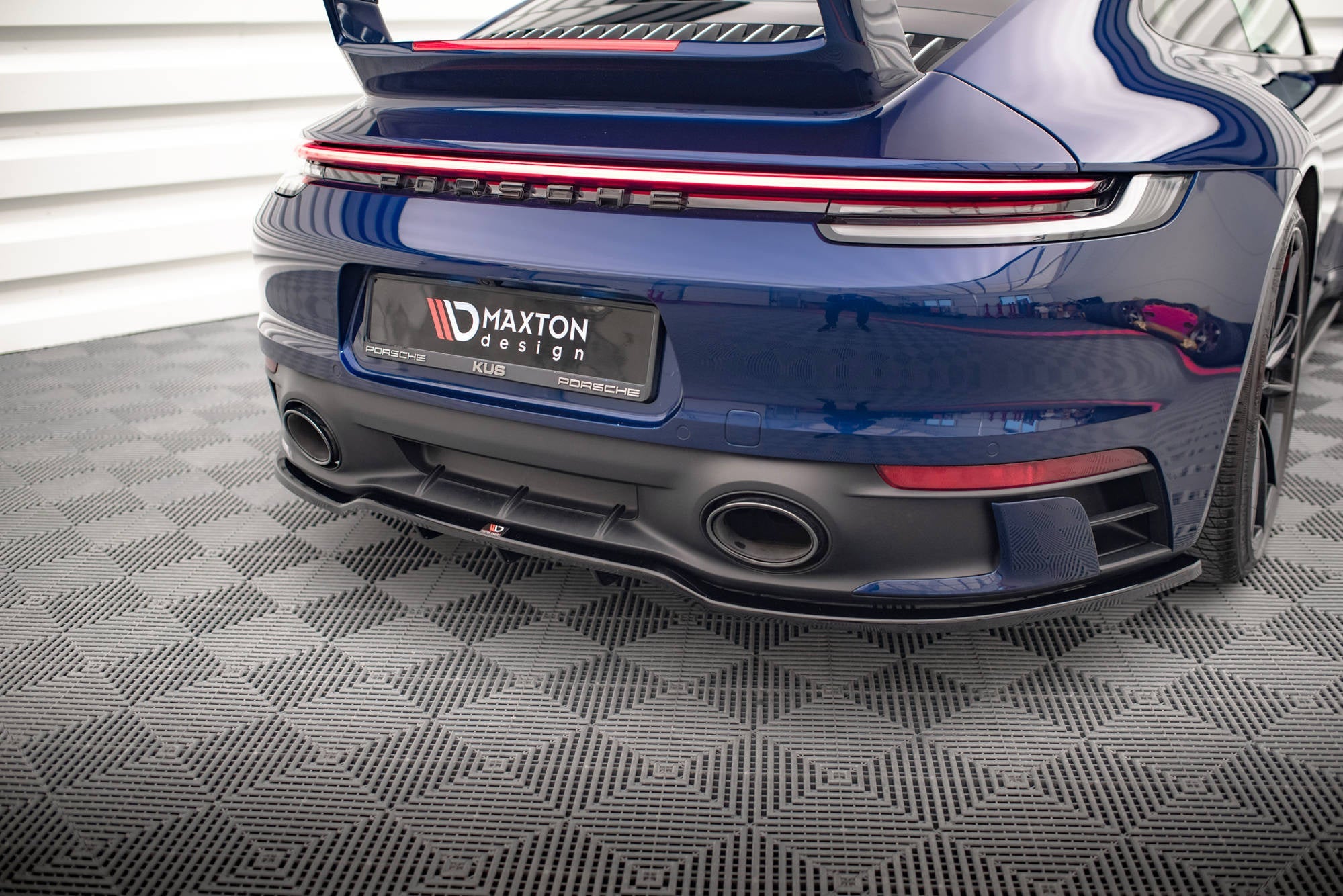 Porsche 911 (992) Carrera Aero / GTS Rear Splitter V1 — vehicle view