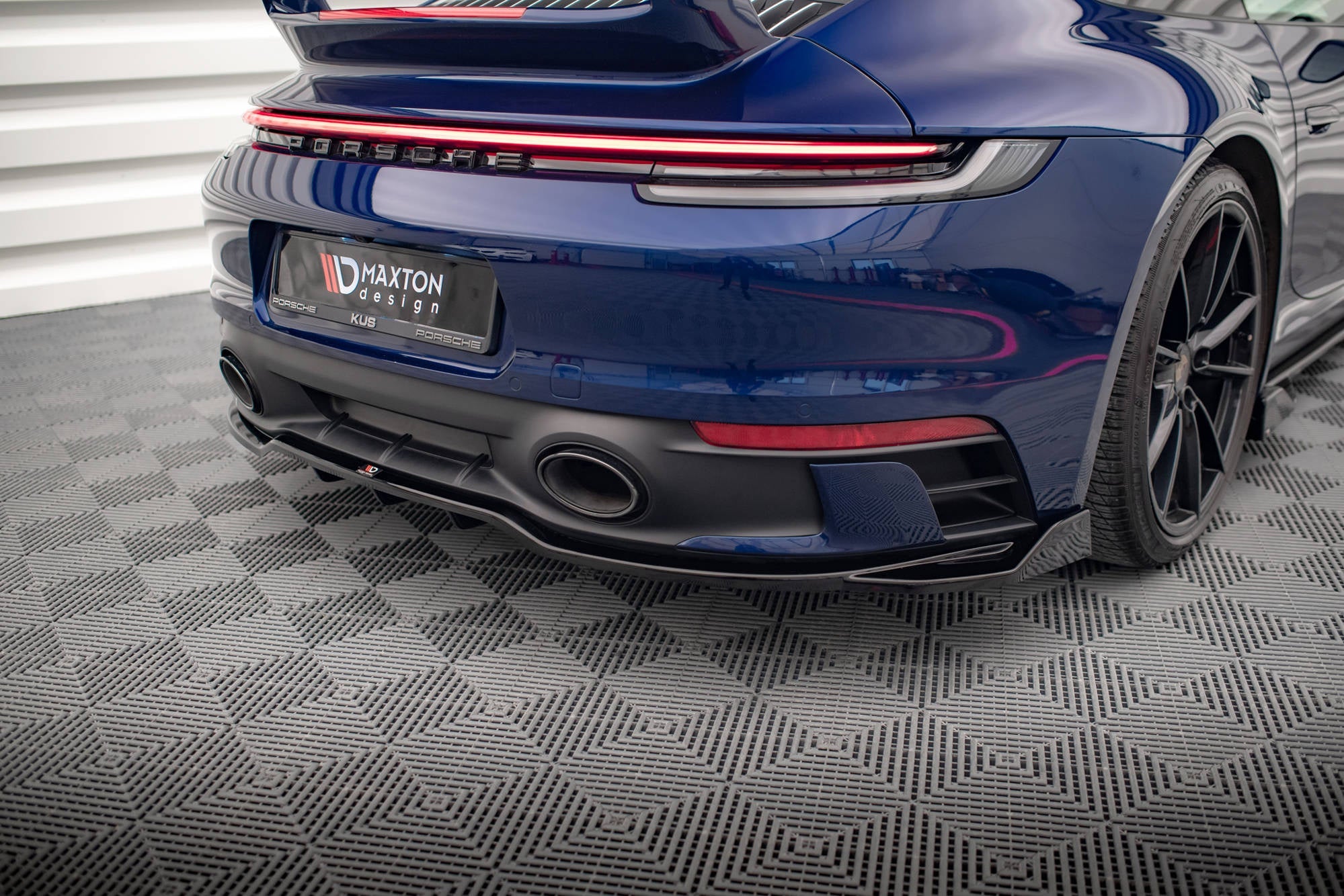 Porsche 911 (992) Carrera Aero / GTS Rear Splitter V2 — vehicle view