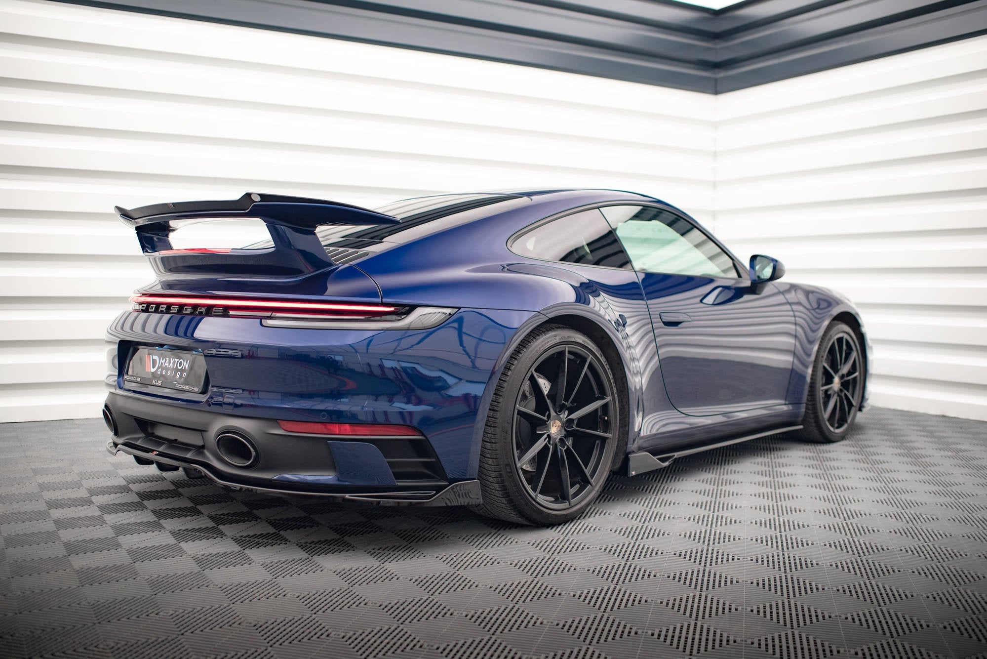 Porsche 911 (992) Carrera Aero / GTS Rear Splitter V2 — vehicle view