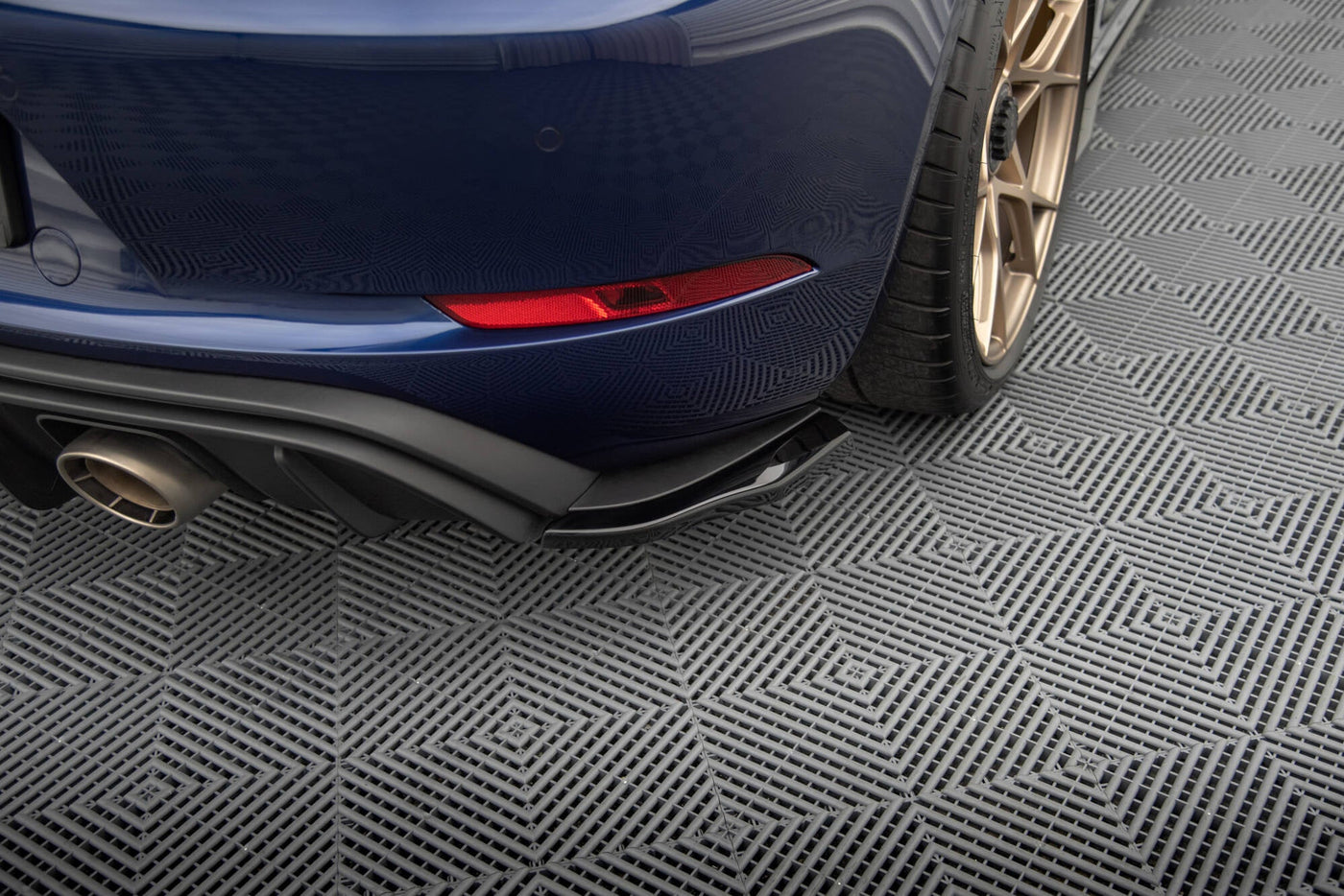 Porsche 718 Cayman GT4 RS Rear Side Splitters — vehicle view